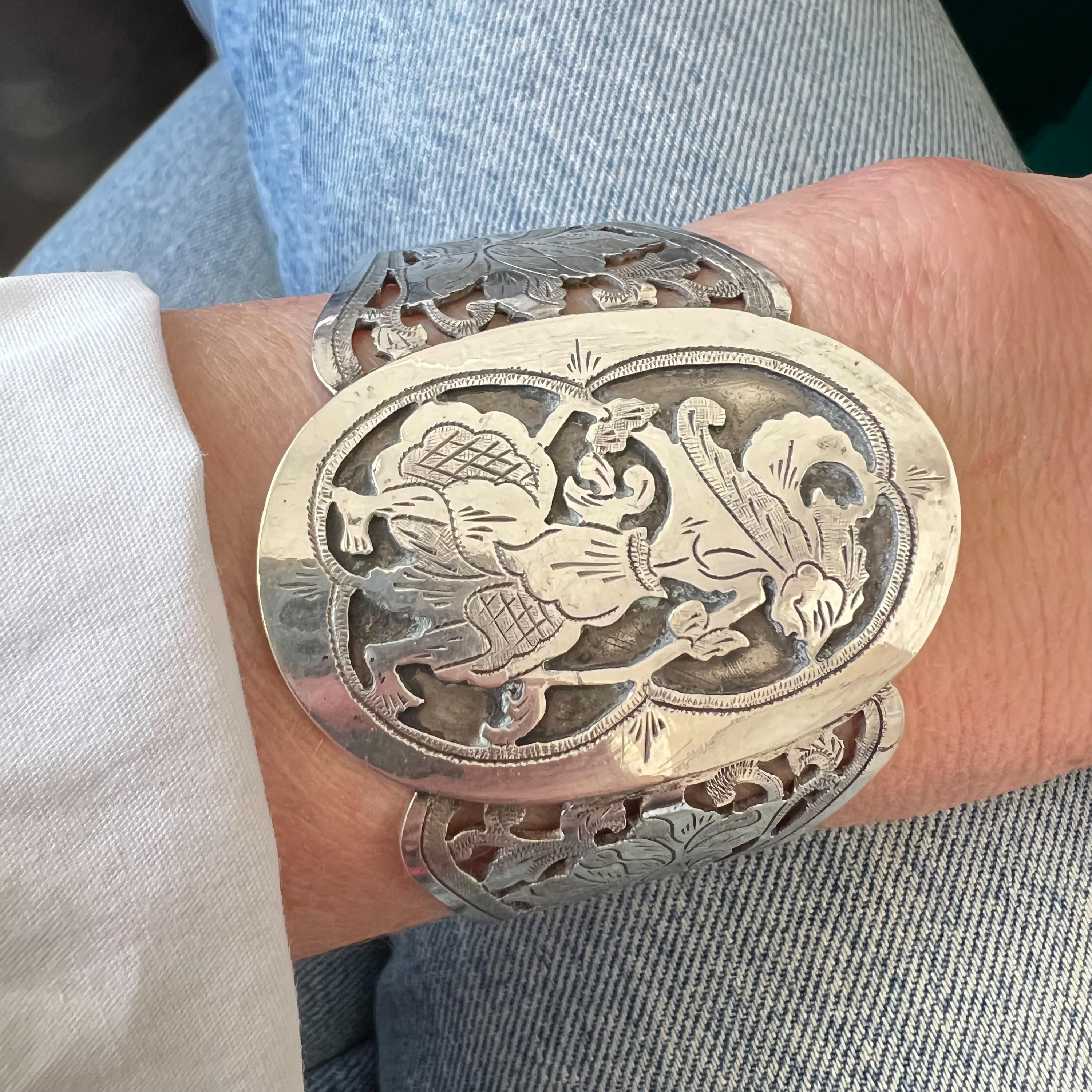 This vintage Djokja cuff bracelet is a beautifully crafted piece that showcases the traditional artistry of Yogyakarta (Djokja), Indonesia, renowned for its intricate silverwork. The bracelet is made from 800-grade silver, ensuring both durability