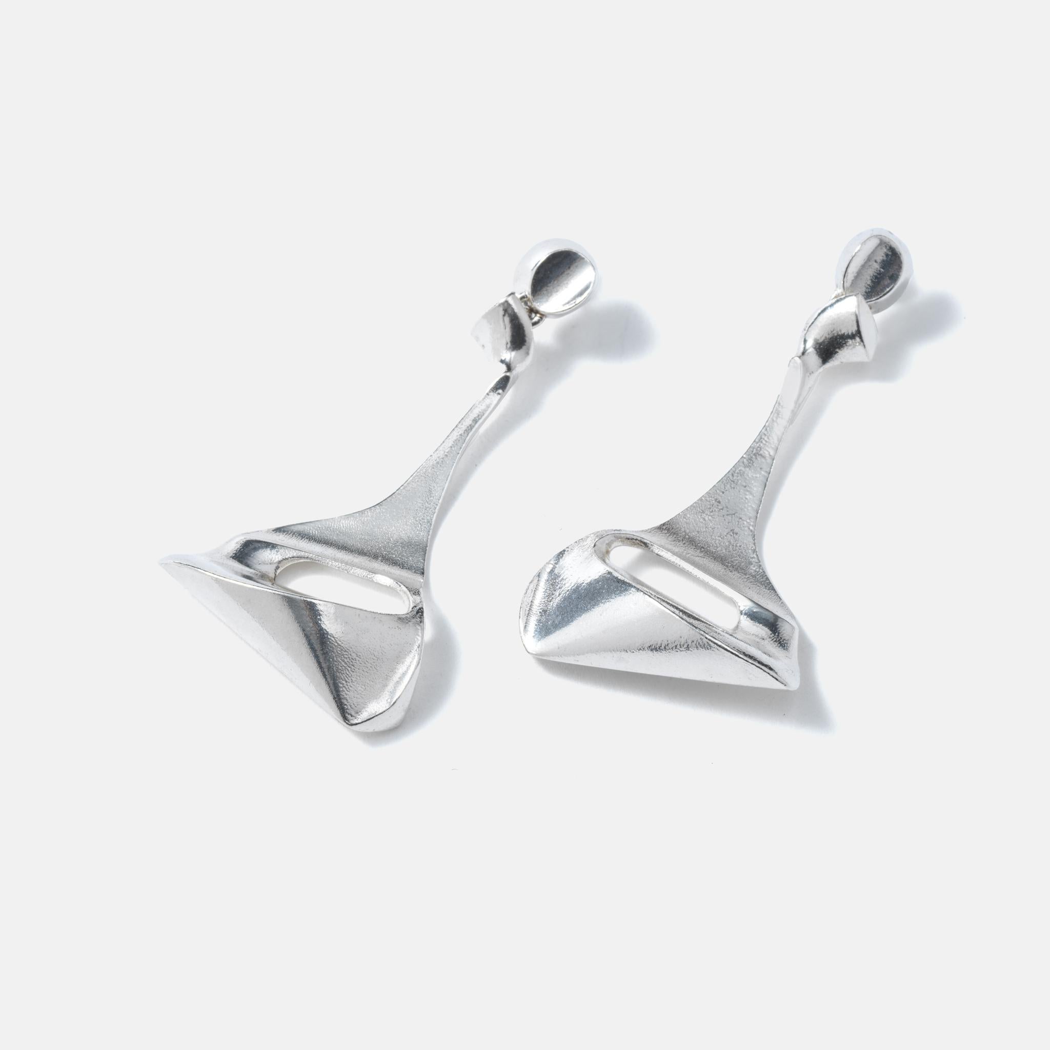 Large, powerful and beautiful is what categorises these earrings. Manhattan they are called and they are designed by Finlands foremost jewelry designer, Björn Weckström. These earrings will make a statement and will look fantastic on anybody, woman