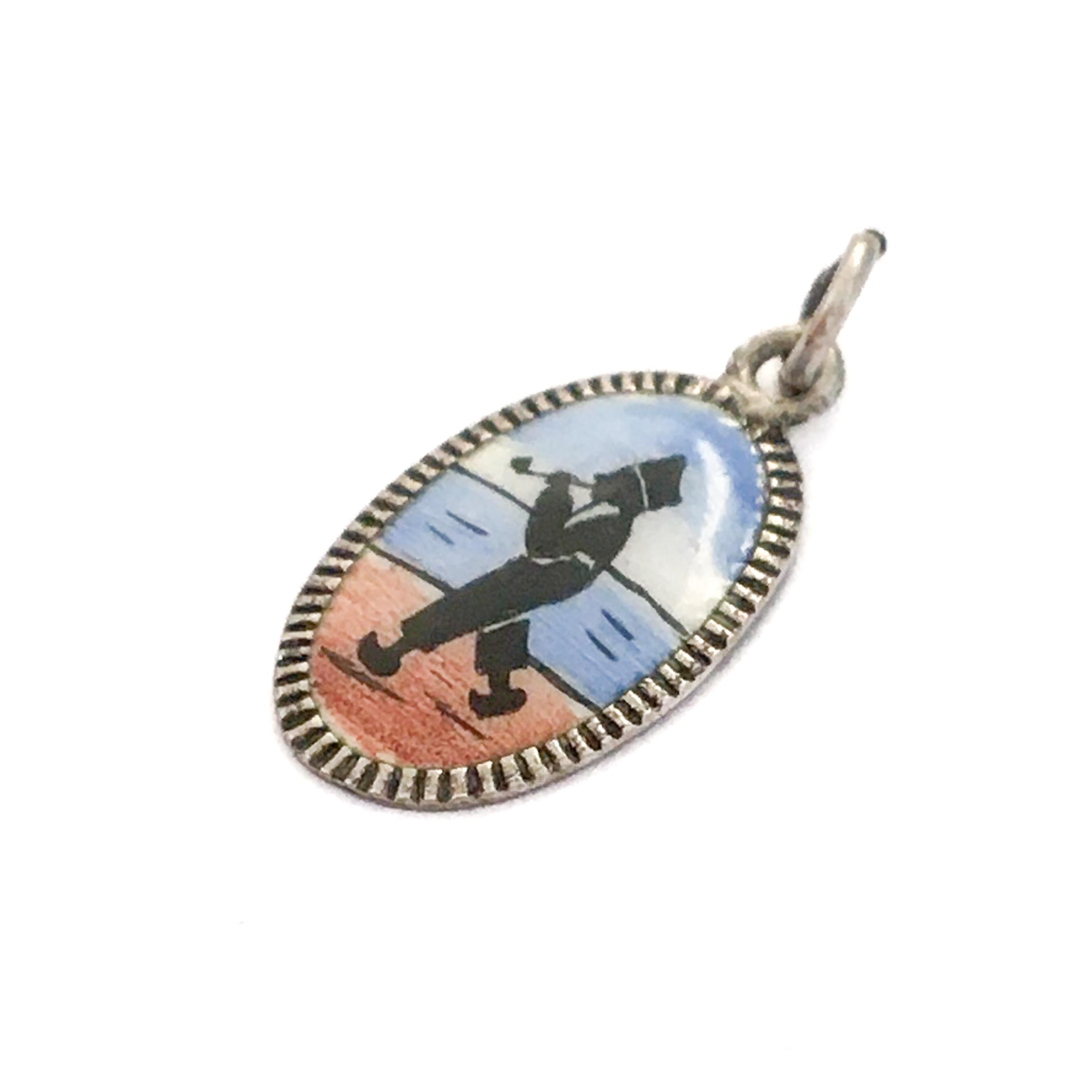 Vintage Enameled Beachcomber Silver Charm Pendant In Good Condition For Sale In Rotterdam, NL