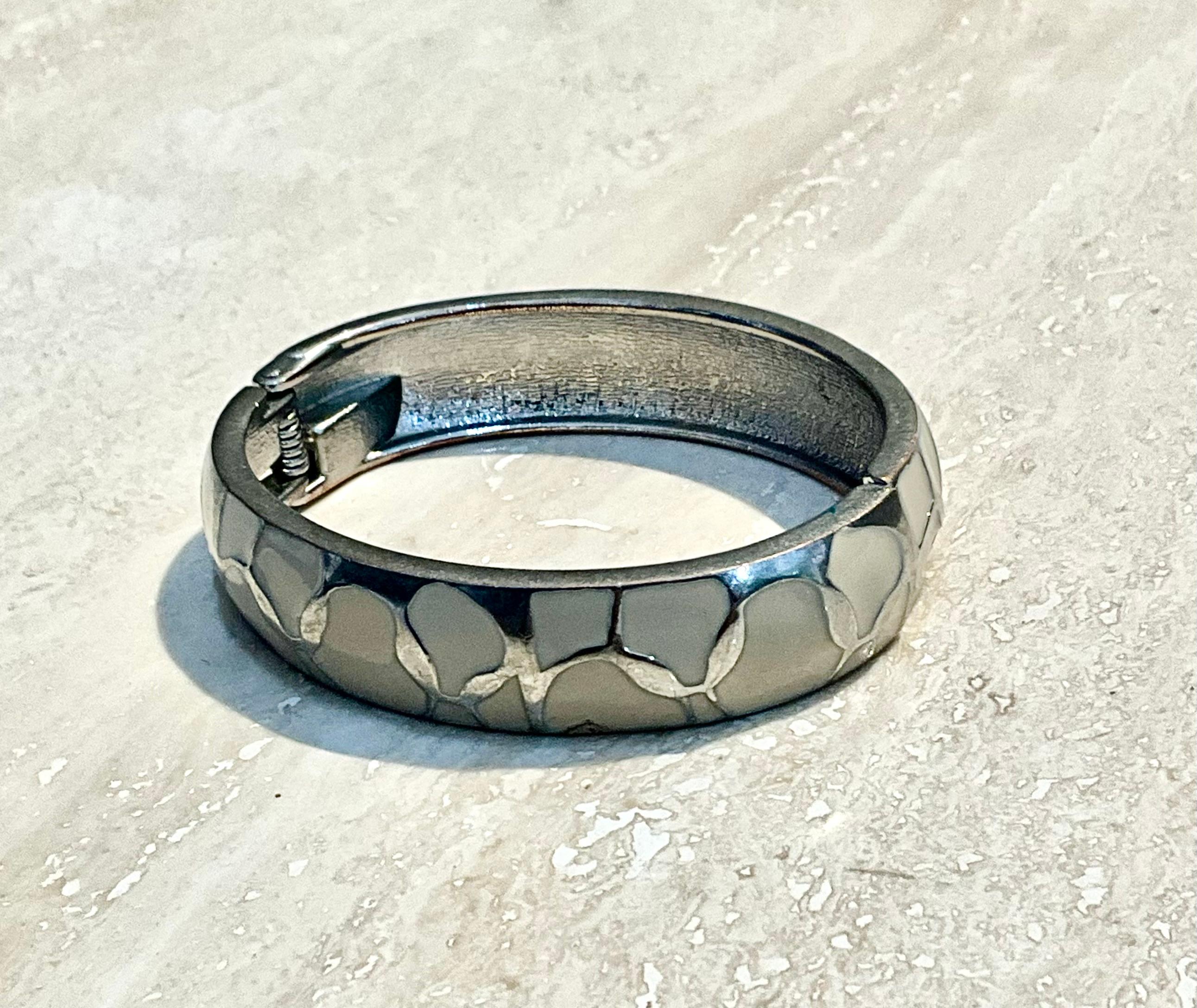 Bracciale Clamper d'epoca in argento e smalto In condizioni buone in vendita a Lake Worth Beach, FL