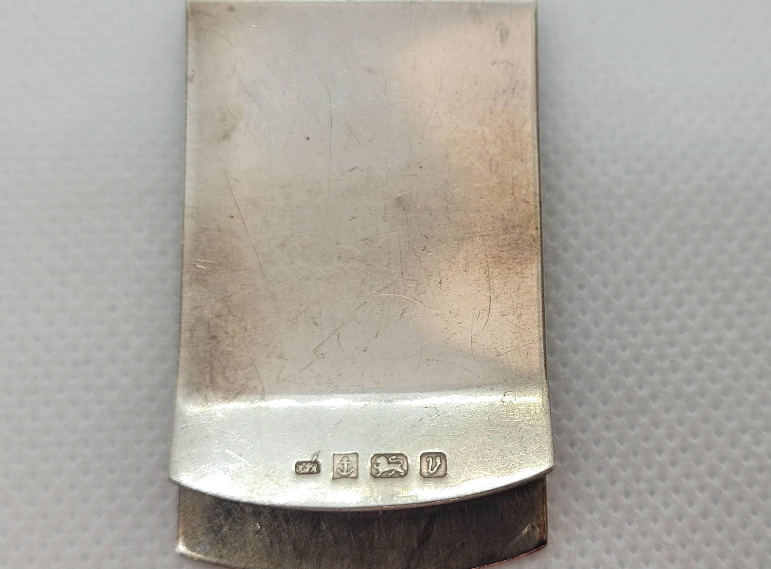 Pinza para billetes grabable de plata vintage, 21 gramos, 28 mm x 50 mm, Inglaterra, estriada en Bueno estado para la venta en Rancho Santa Fe, CA