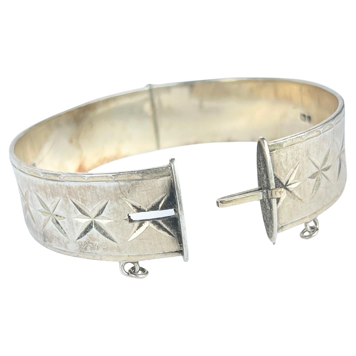 the detail is deeply and intricately engraved on the front panel of this bangle. The bangle is stamped showing it is silver with 22ct gold plating. This is just about viable but has been worn over time so the bracelet is a warm silver colour.