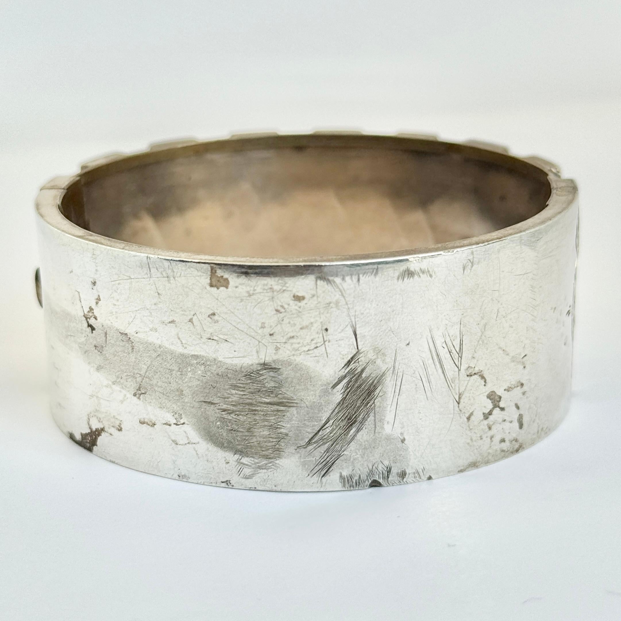 Braccialetto d'argento vintage con incisione In condizioni buone in vendita a Chipping Campden, GB