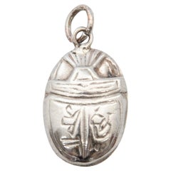Ägyptisches, gravierter Silber Charm-Anhänger mit Skarabäusmuster