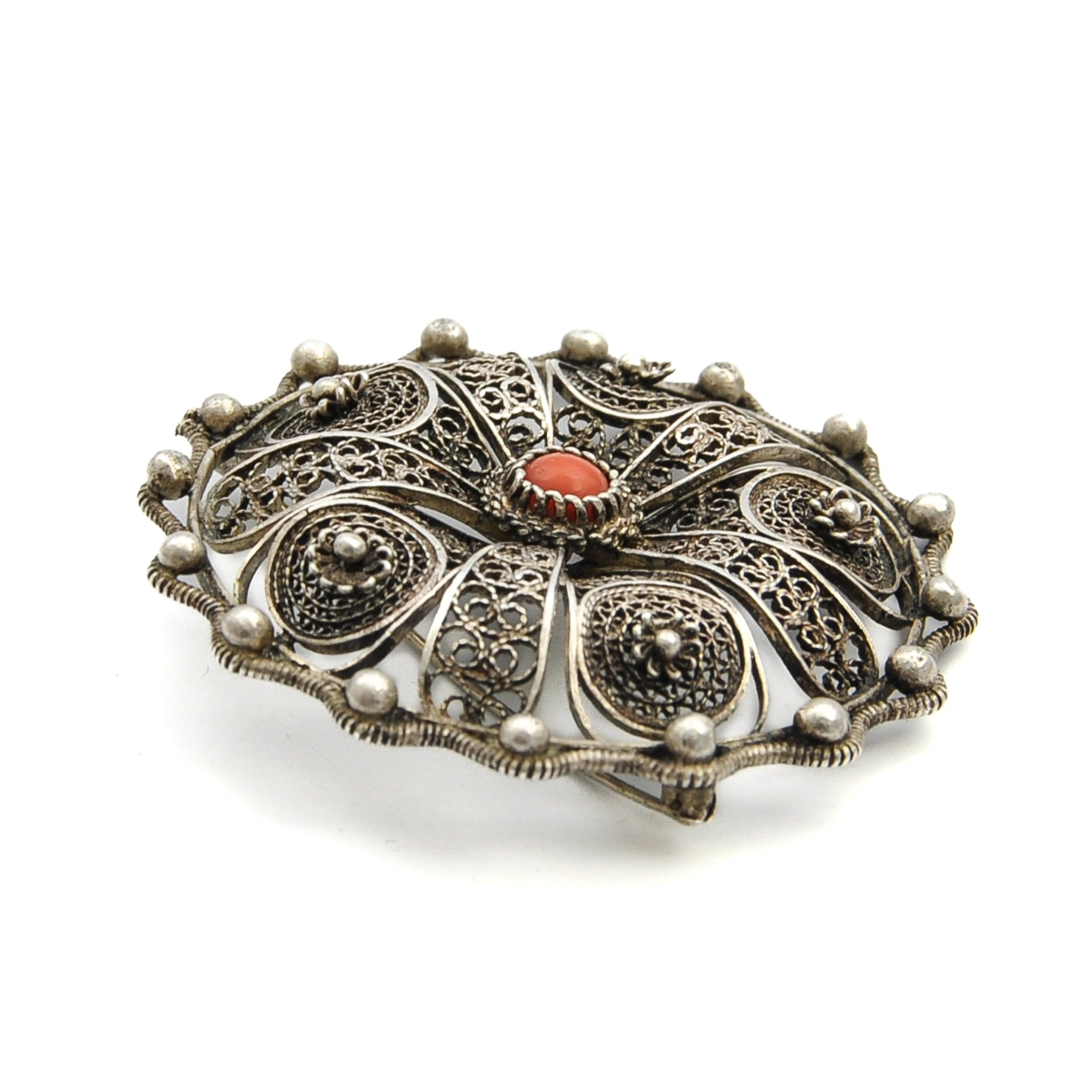 Vintage Silver Filigree and Coral Lapel Pin Brooch For Sale 1