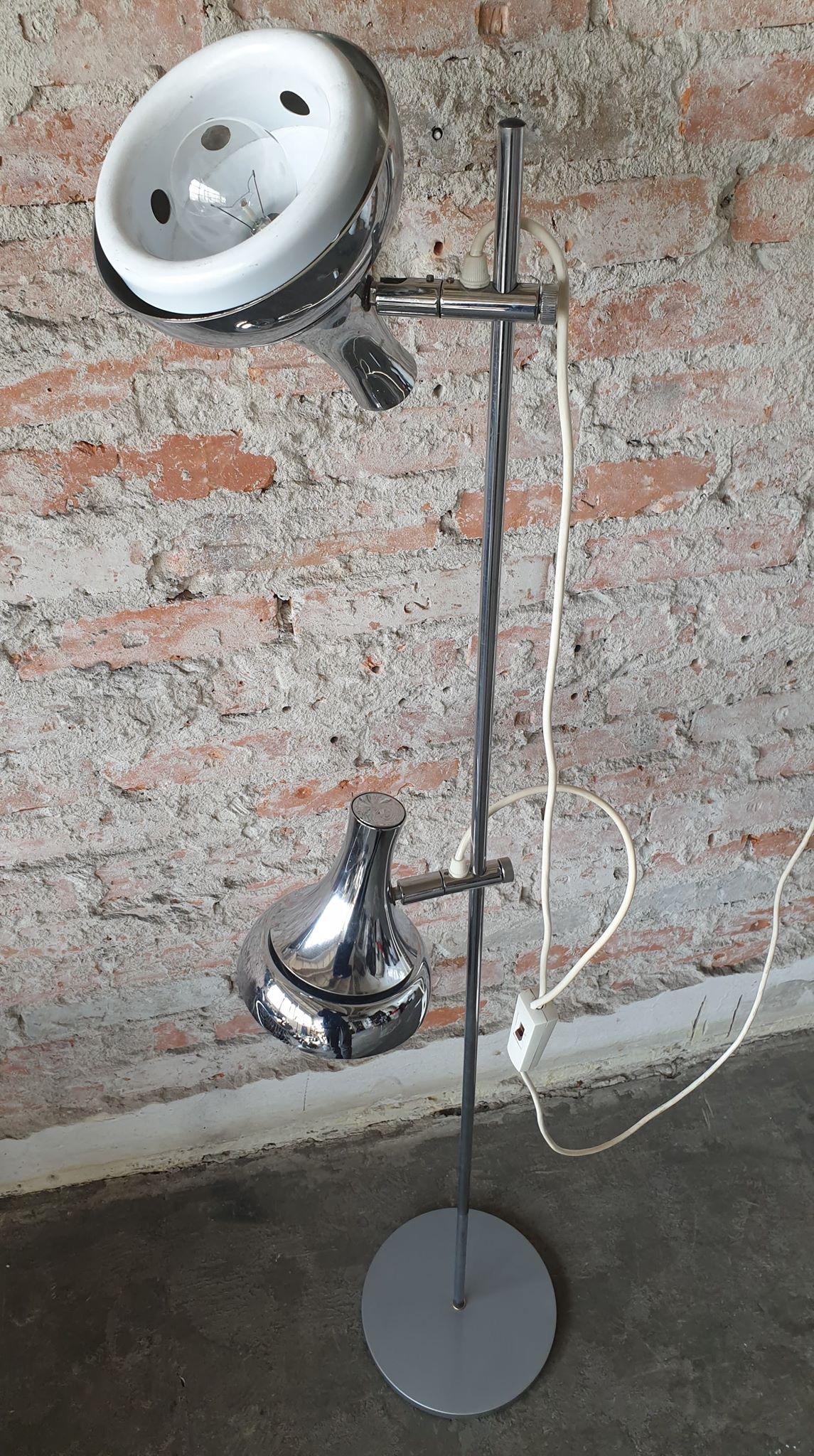 Vintage Silver Floor Lamp, 1960s In Good Condition For Sale In Bydgoszcz, PL