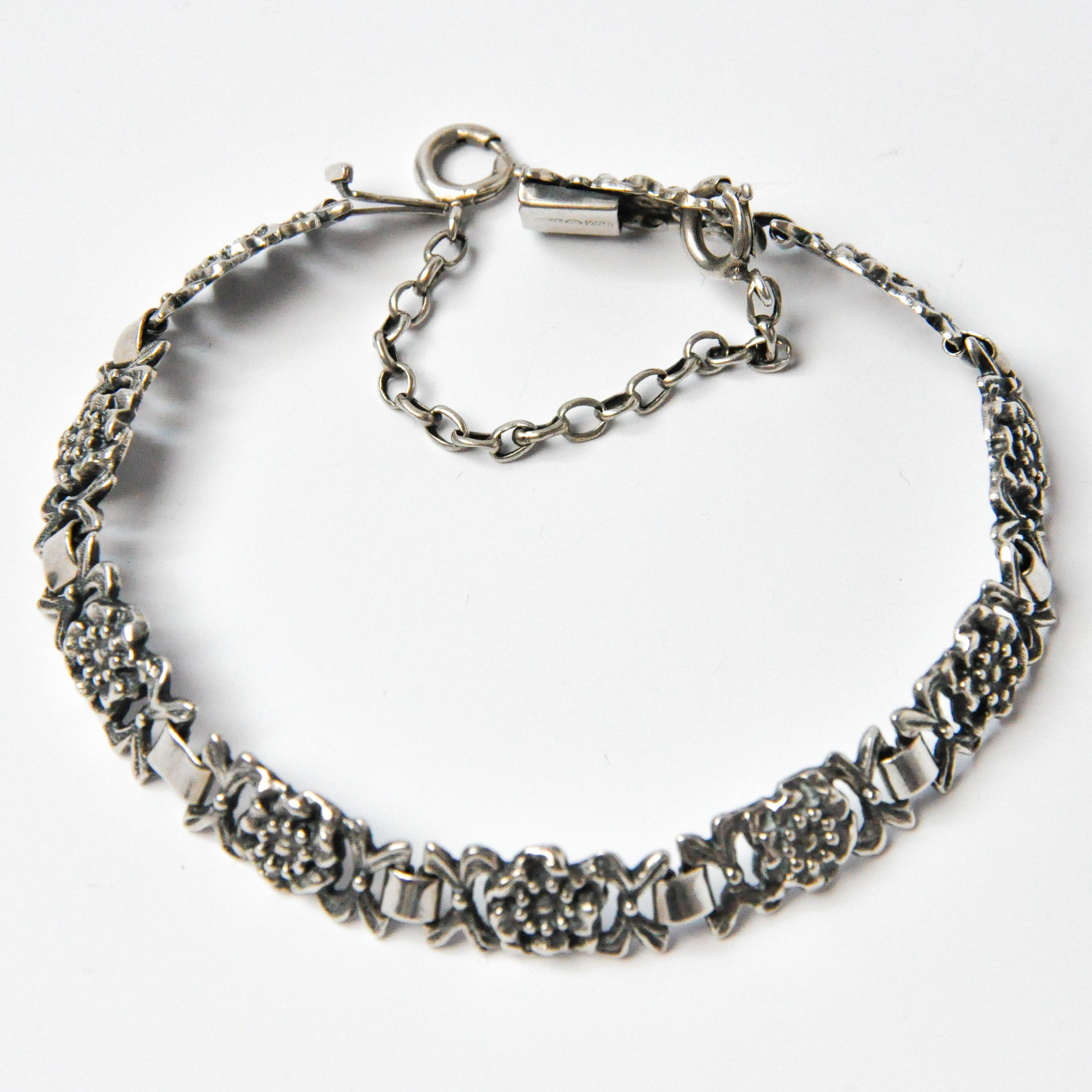 Contemporary Biedermeier Style Floral Silver Link Bracelet