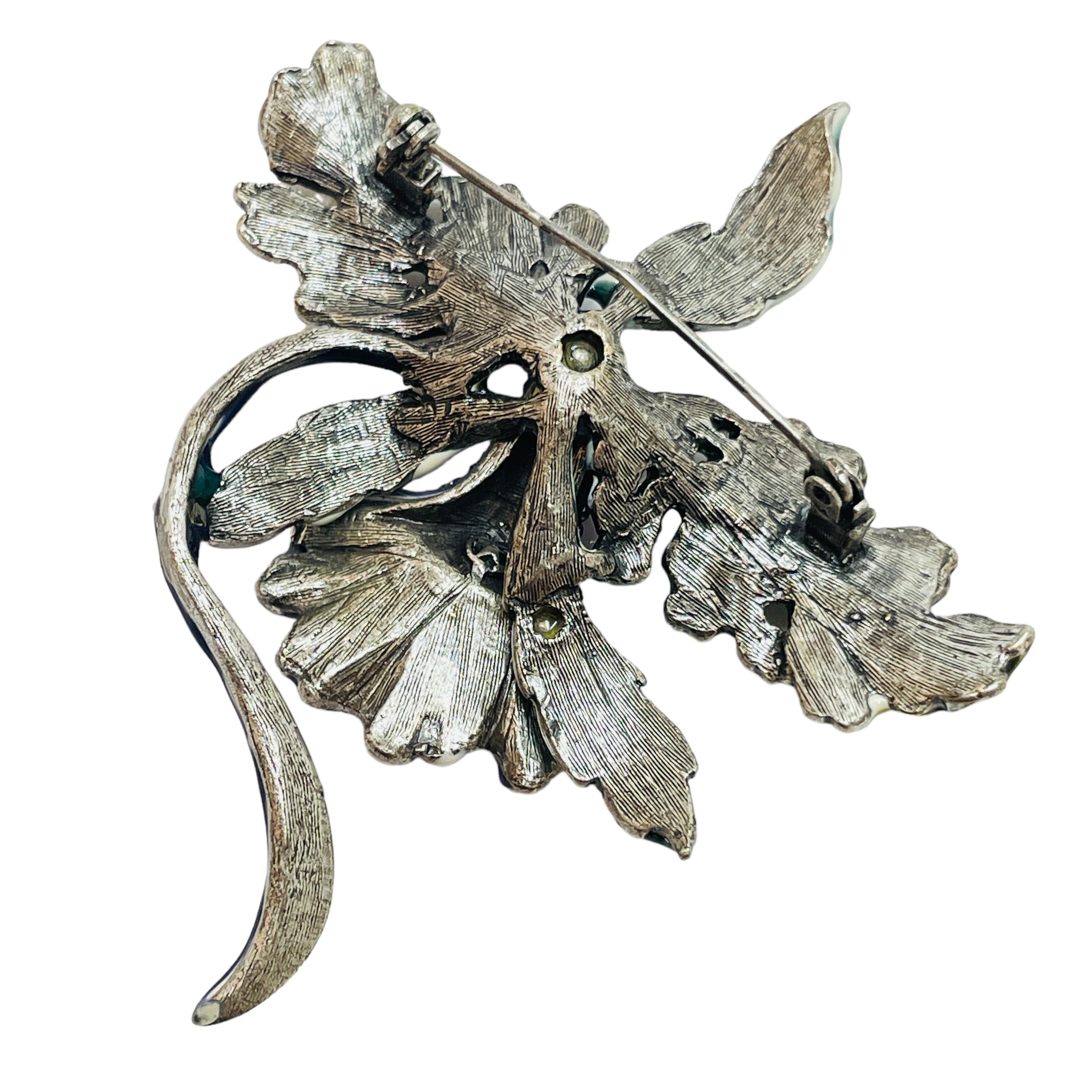 Vintage silver flower designer pin brooch In Excellent Condition In Palos Hills, IL