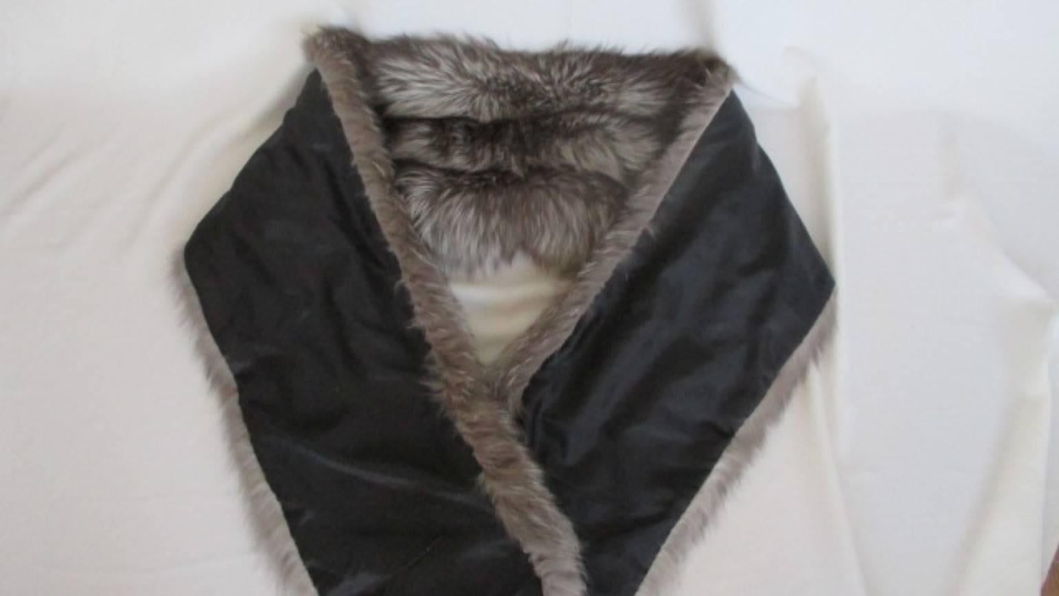 Silver Fox Vintage Fur Stole In Good Condition For Sale In Amsterdam, NL