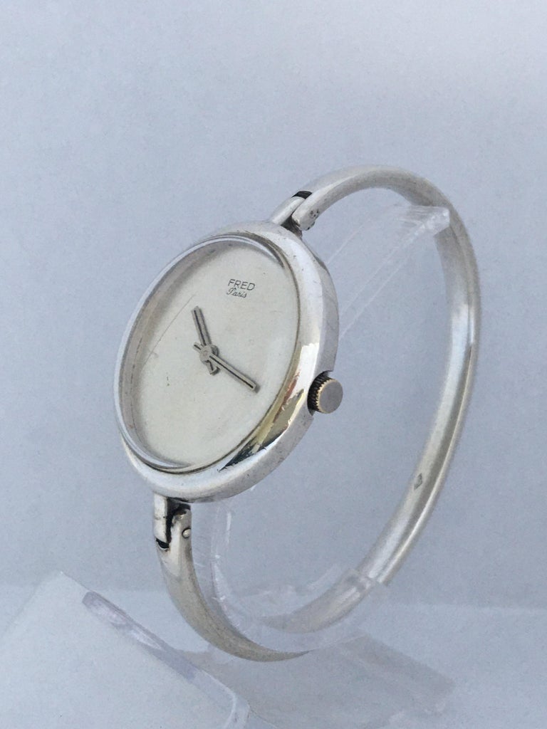 This beautiful vintage pre-owned 34mm diameter hand winding watch is in good working condition and it is ticking and running well. Visible signs of ageing and wear with some scratches on the glass and on the watch case. Please study the images