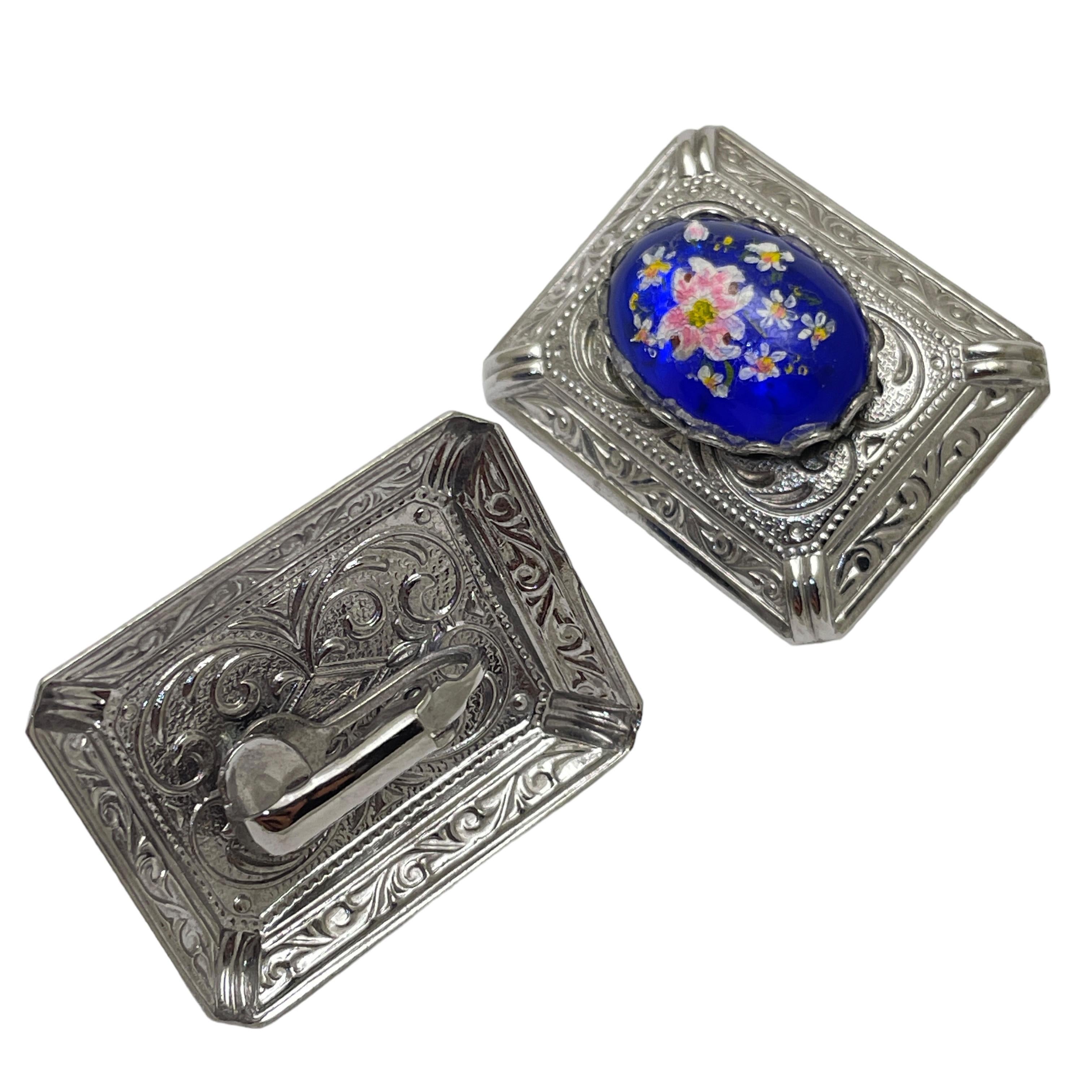 Vintage silver glass painted flowers designer clip on earrings In Good Condition For Sale In Palos Hills, IL