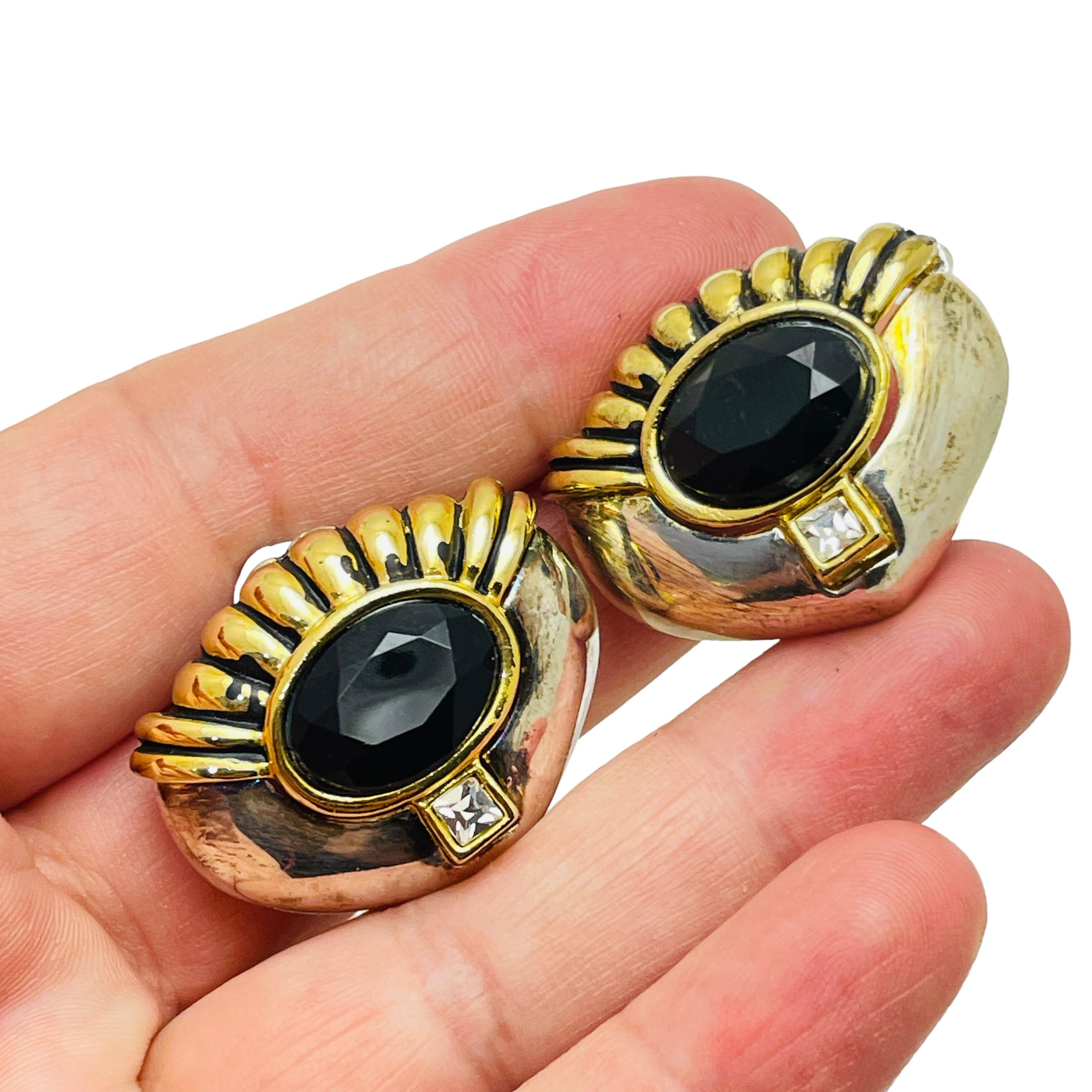Donna Orecchini a clip d'epoca in argento, oro e vetro nero, di design in vendita