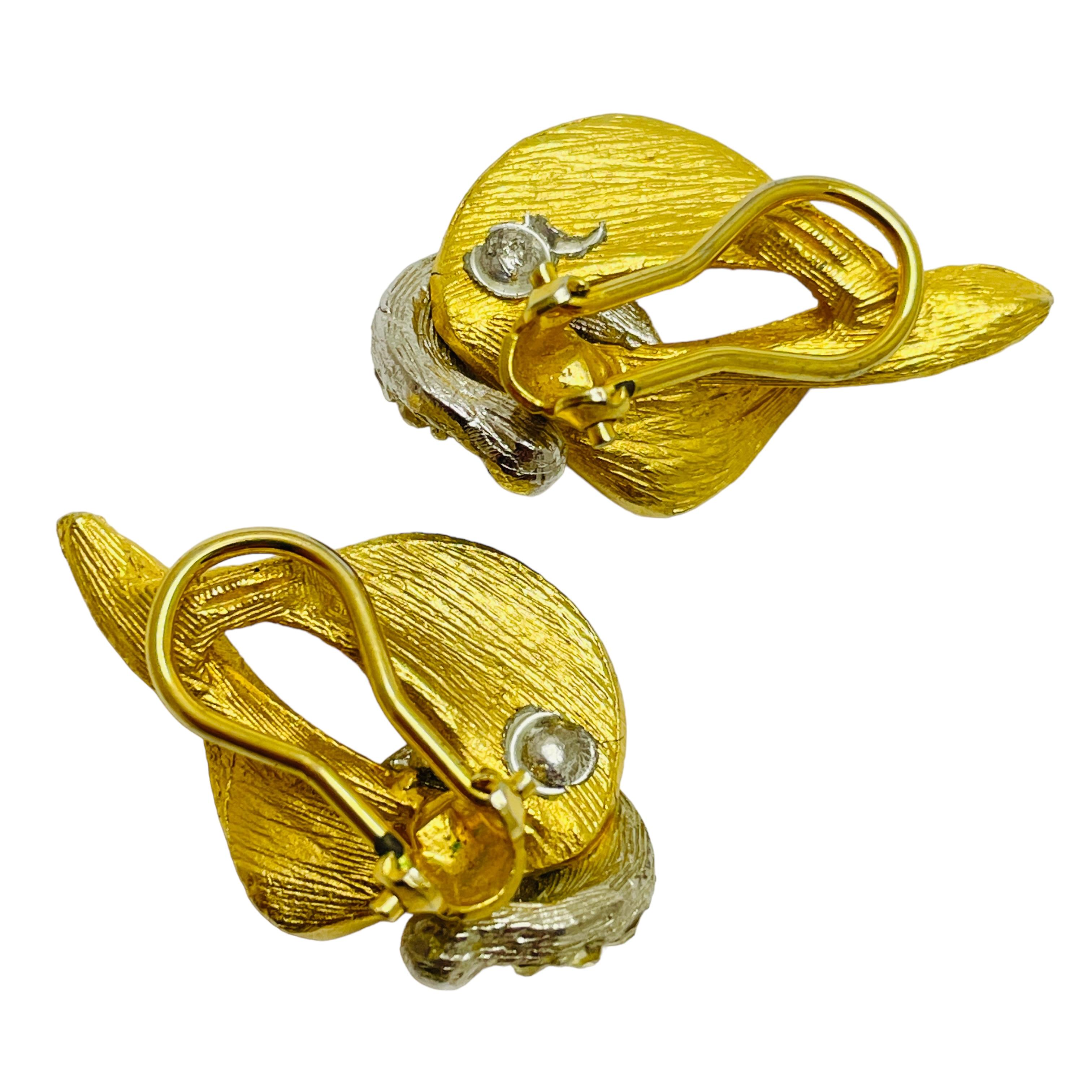 Vintage silver gold rhinestones designer clip on earrings In Good Condition For Sale In Palos Hills, IL