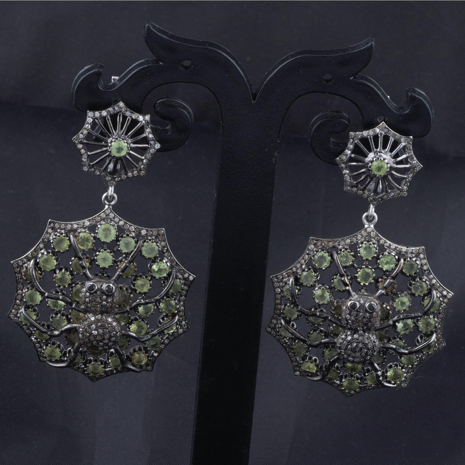 Vintage Silver Green Peridot Earrings, Antique Victorian Diamond Dangle Earrings In New Condition For Sale In Jaipur, RJ
