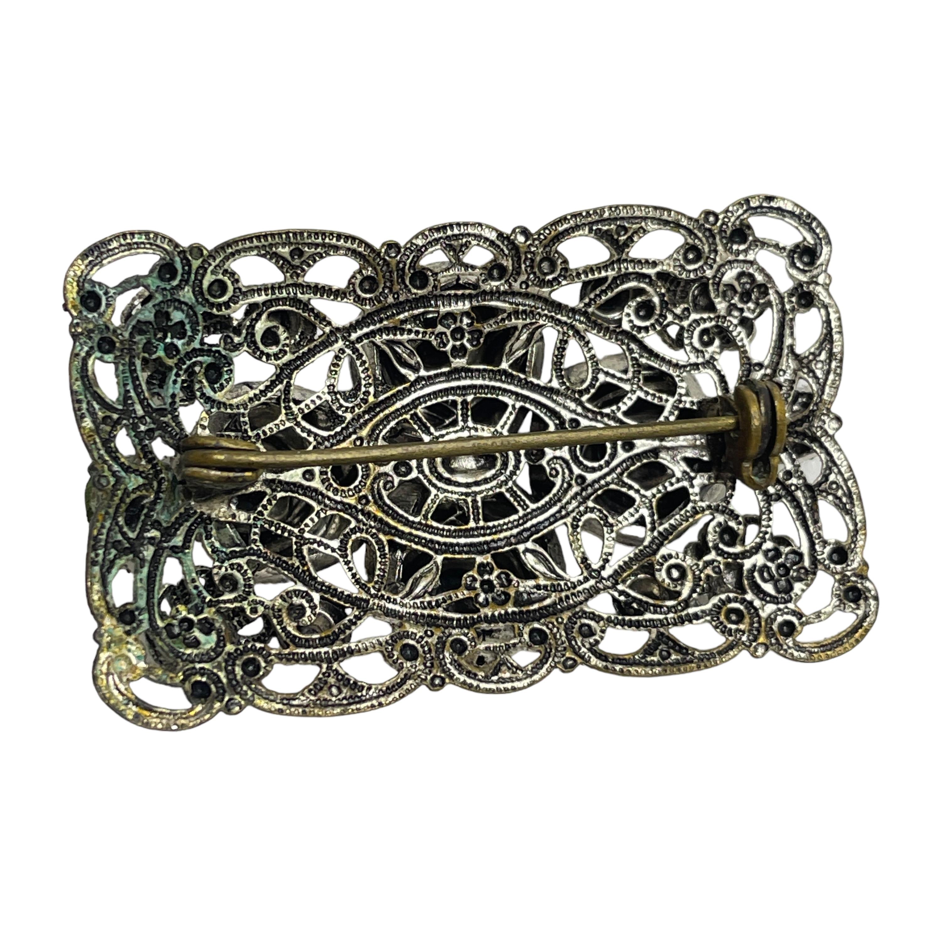 Spilla vintage in argento e strass verdi di design In condizioni buone in vendita a Palos Hills, IL