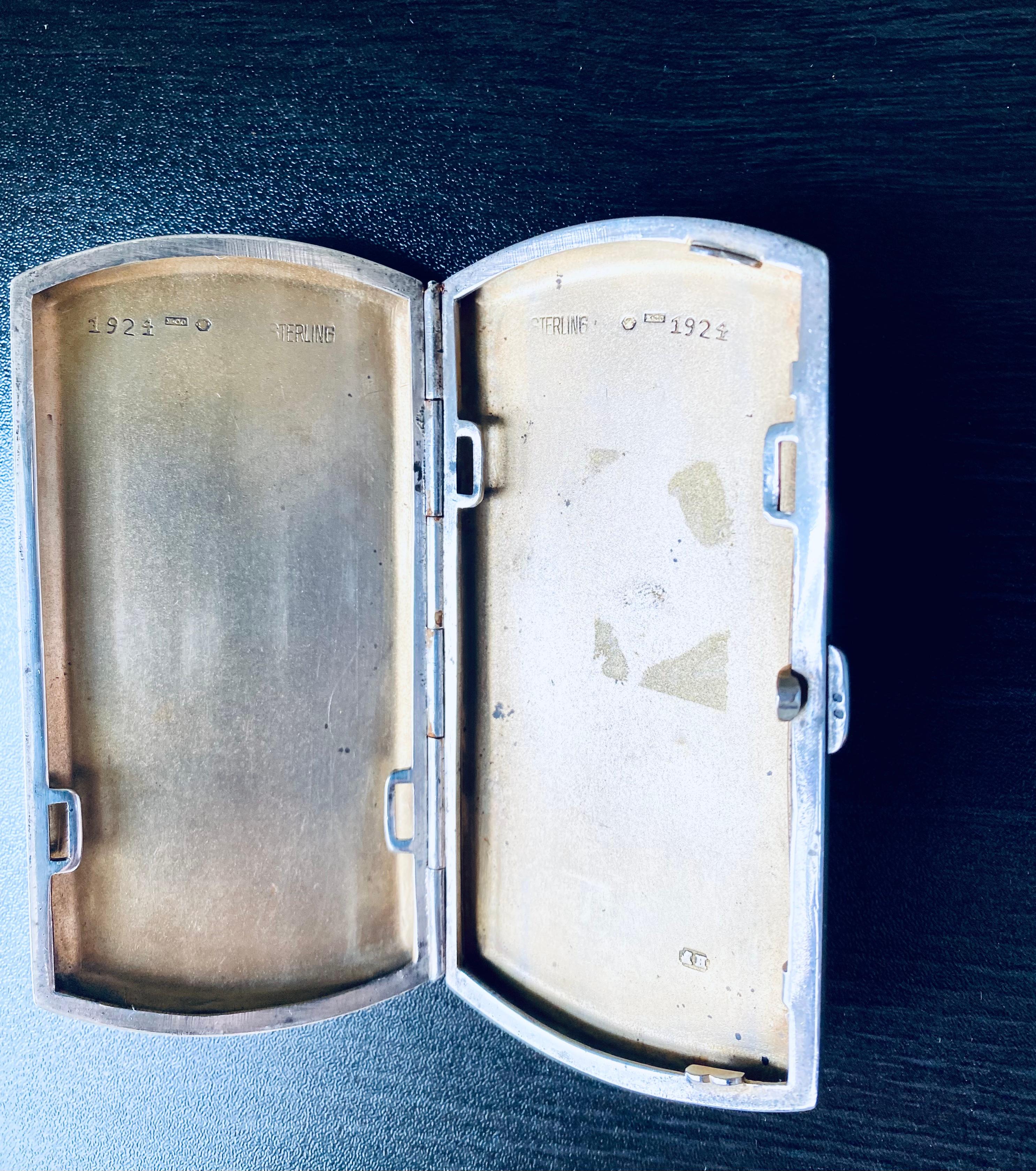 Pitillera vintage de plata guilloché translúcida con esmalte amarillo 4