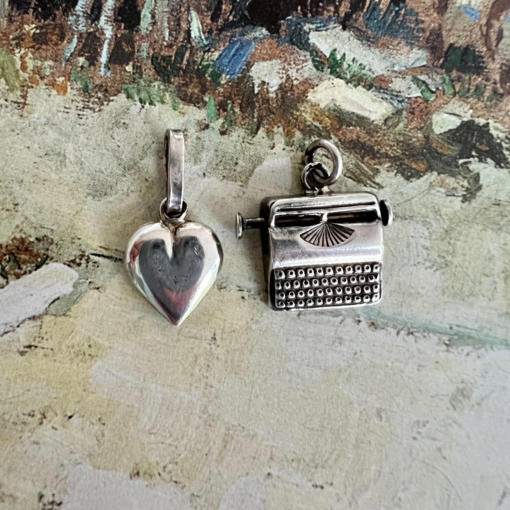 Vintage Silver Heart and Typewriter Charm Pendants In Good Condition In Rotterdam, NL