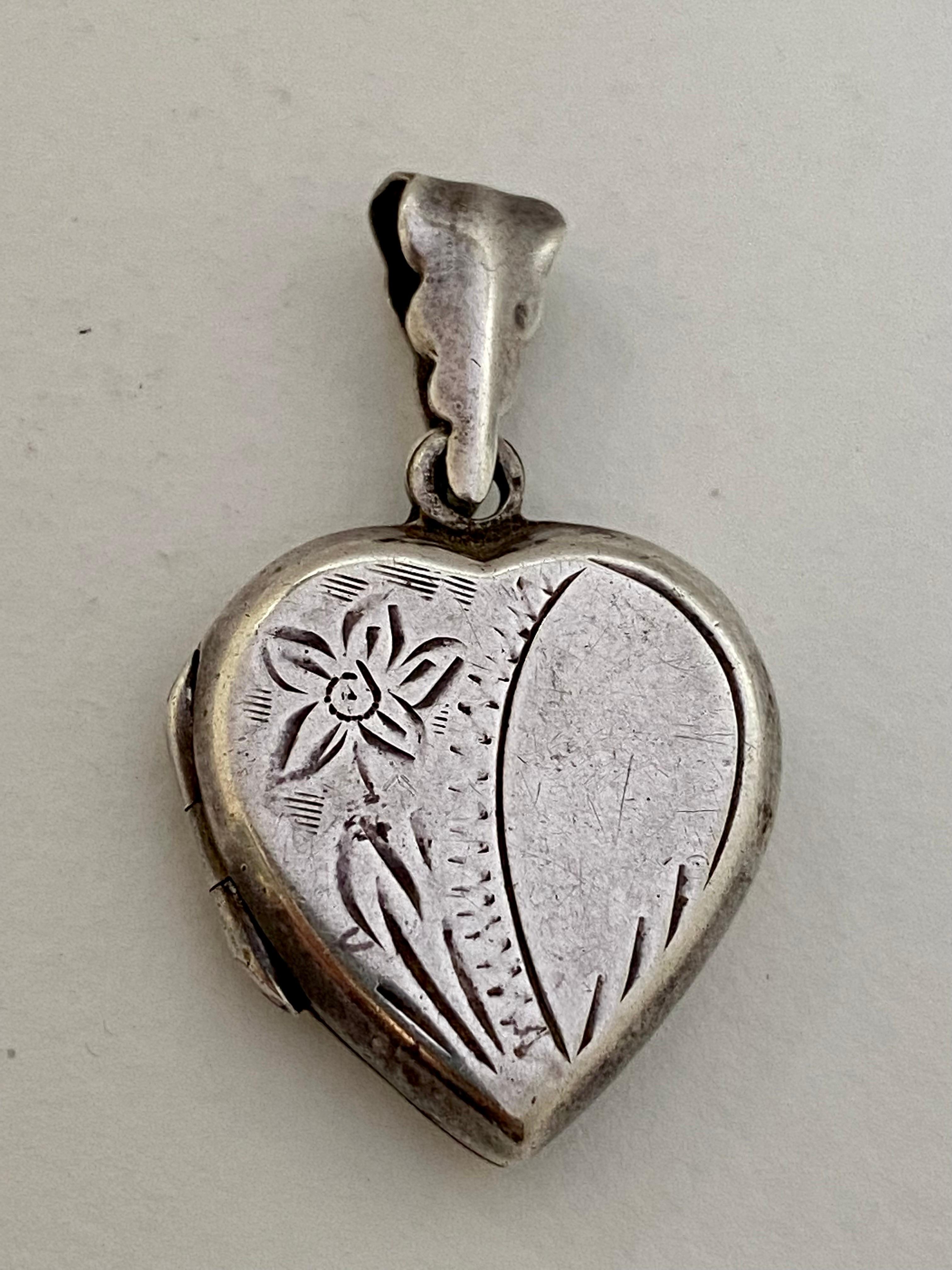 Vintage Silver Heart Shape Locket Pendant For Sale 7