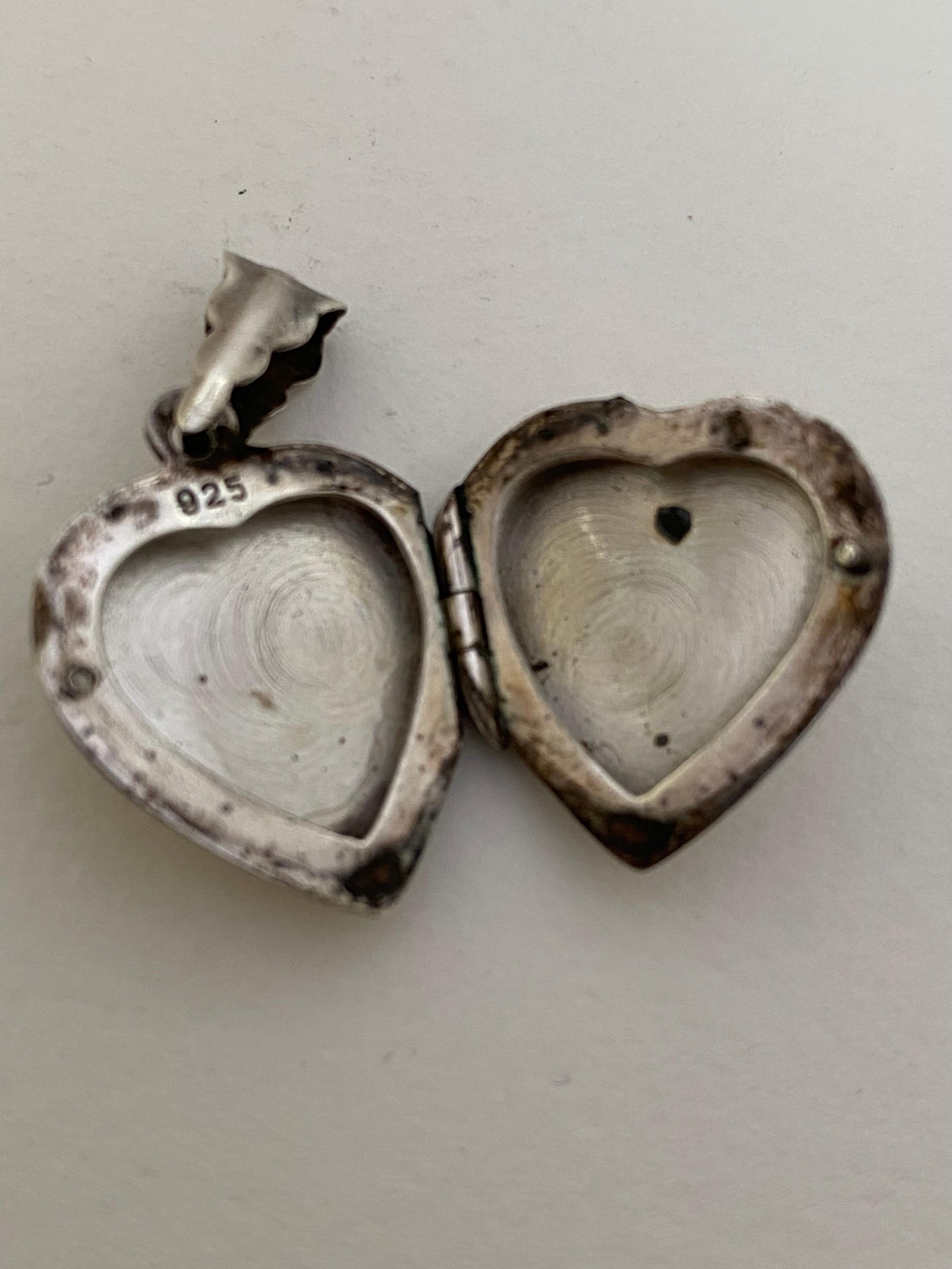 Vintage Silver Heart Shape Locket Pendant For Sale 8