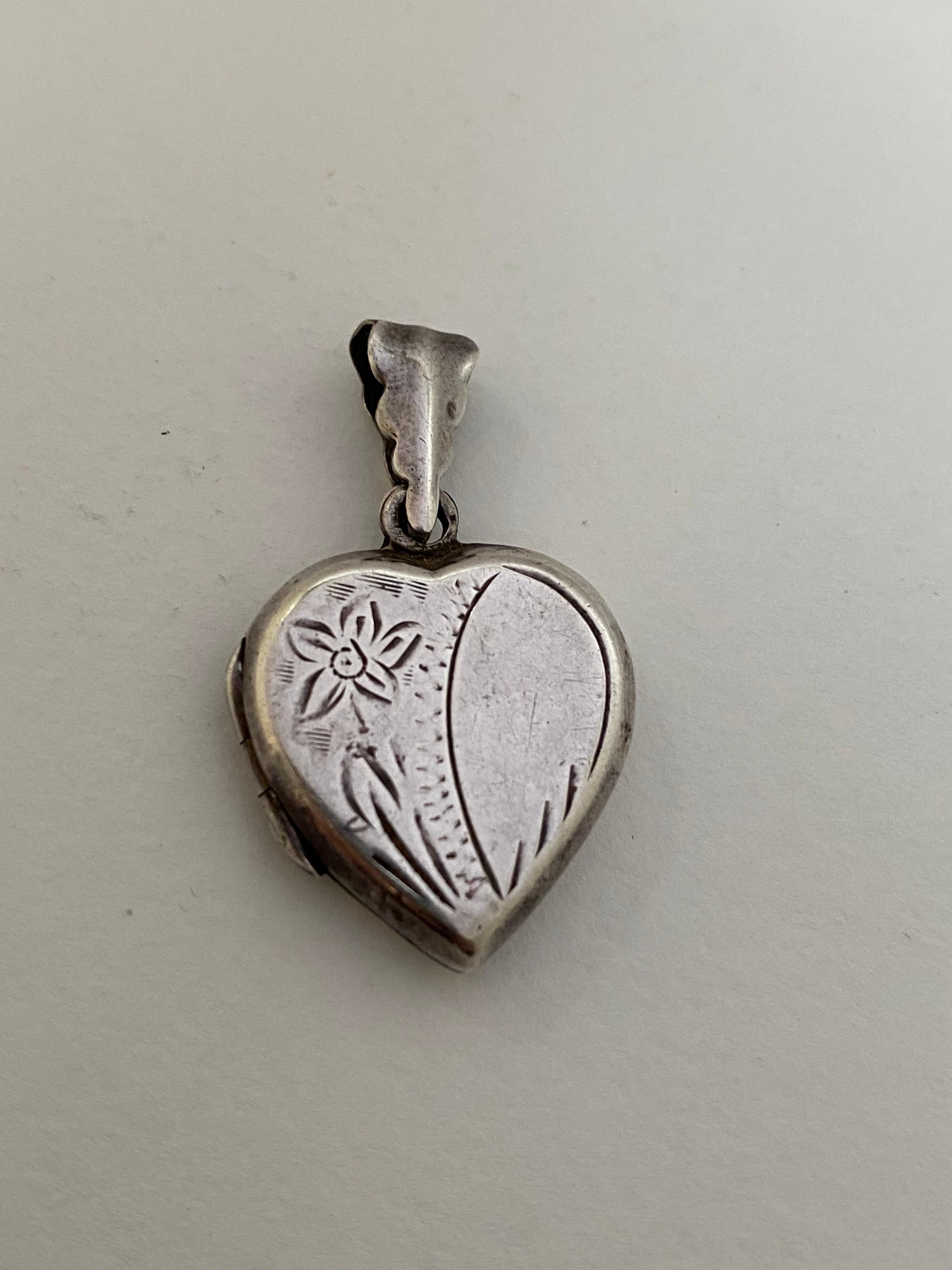 Vintage Silver Heart Shape Locket Pendant For Sale 9