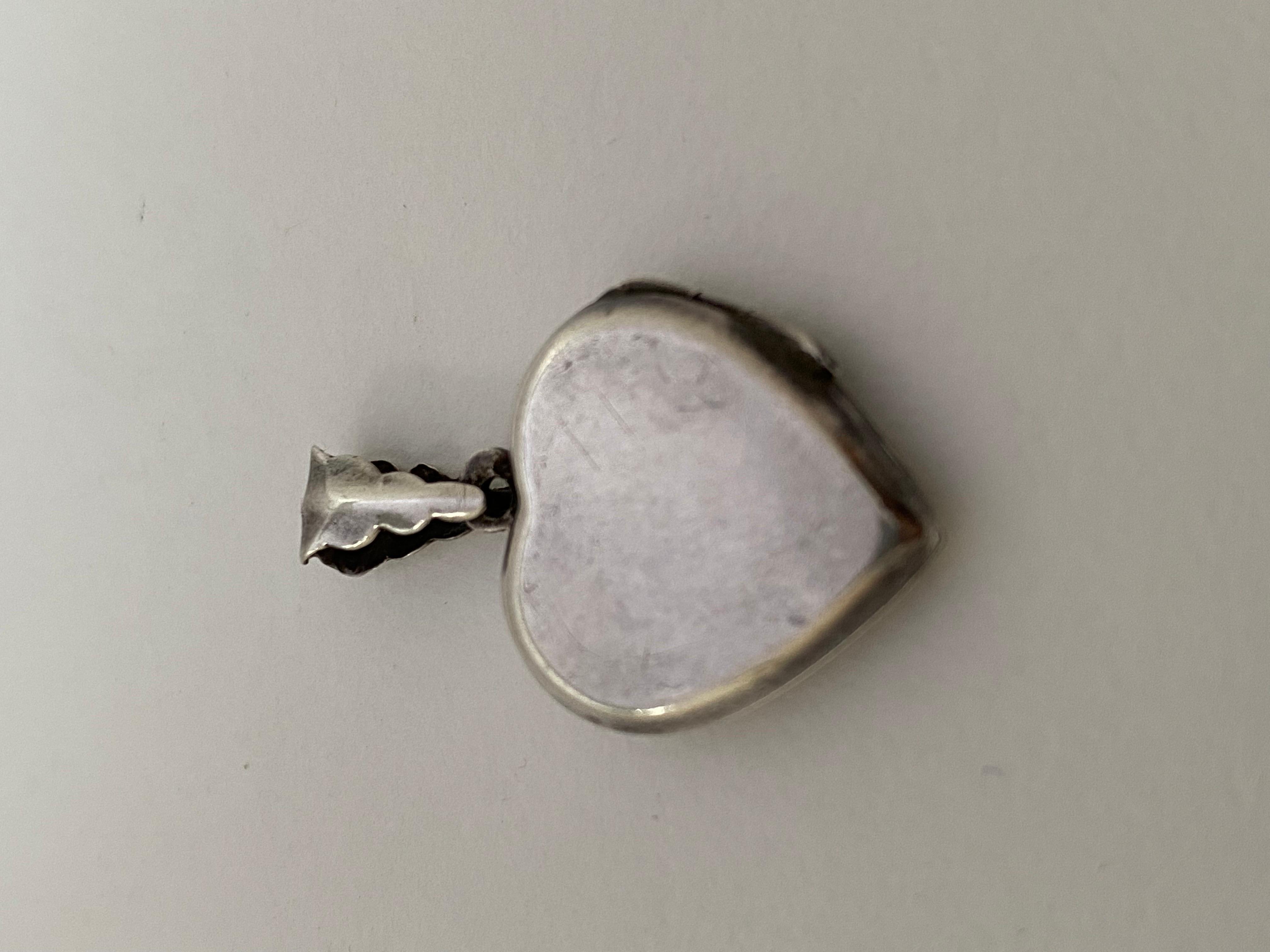 Vintage Silver Heart Shape Locket Pendant In Good Condition For Sale In Carlisle, GB