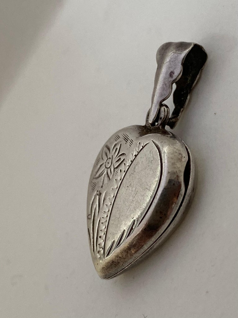 Vintage Silver Heart Shape Locket Pendant For Sale at 1stDibs