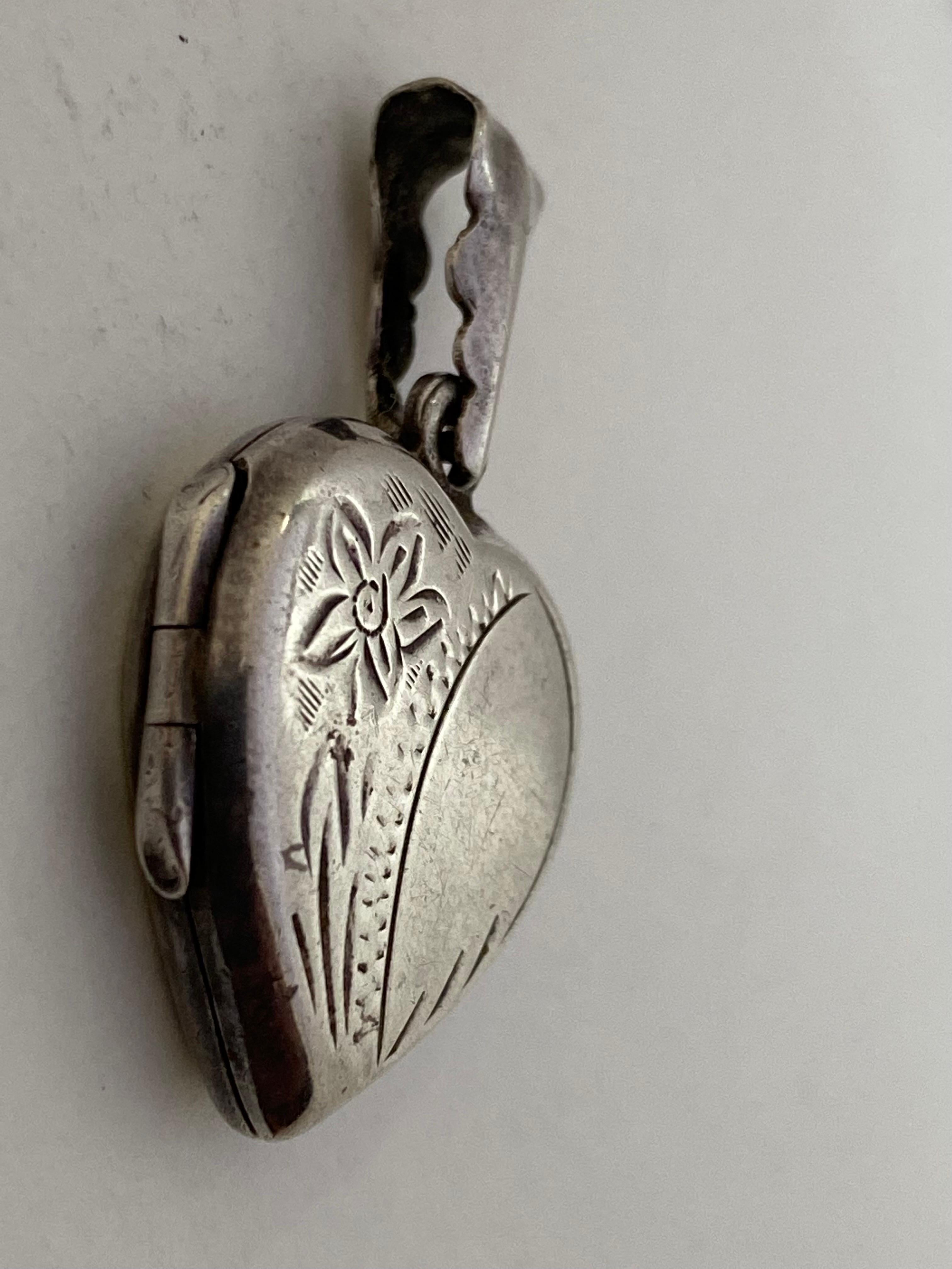 Vintage Silver Heart Shape Locket Pendant For Sale 1