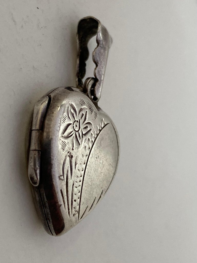 Vintage Silver Heart Shape Locket Pendant For Sale at 1stDibs