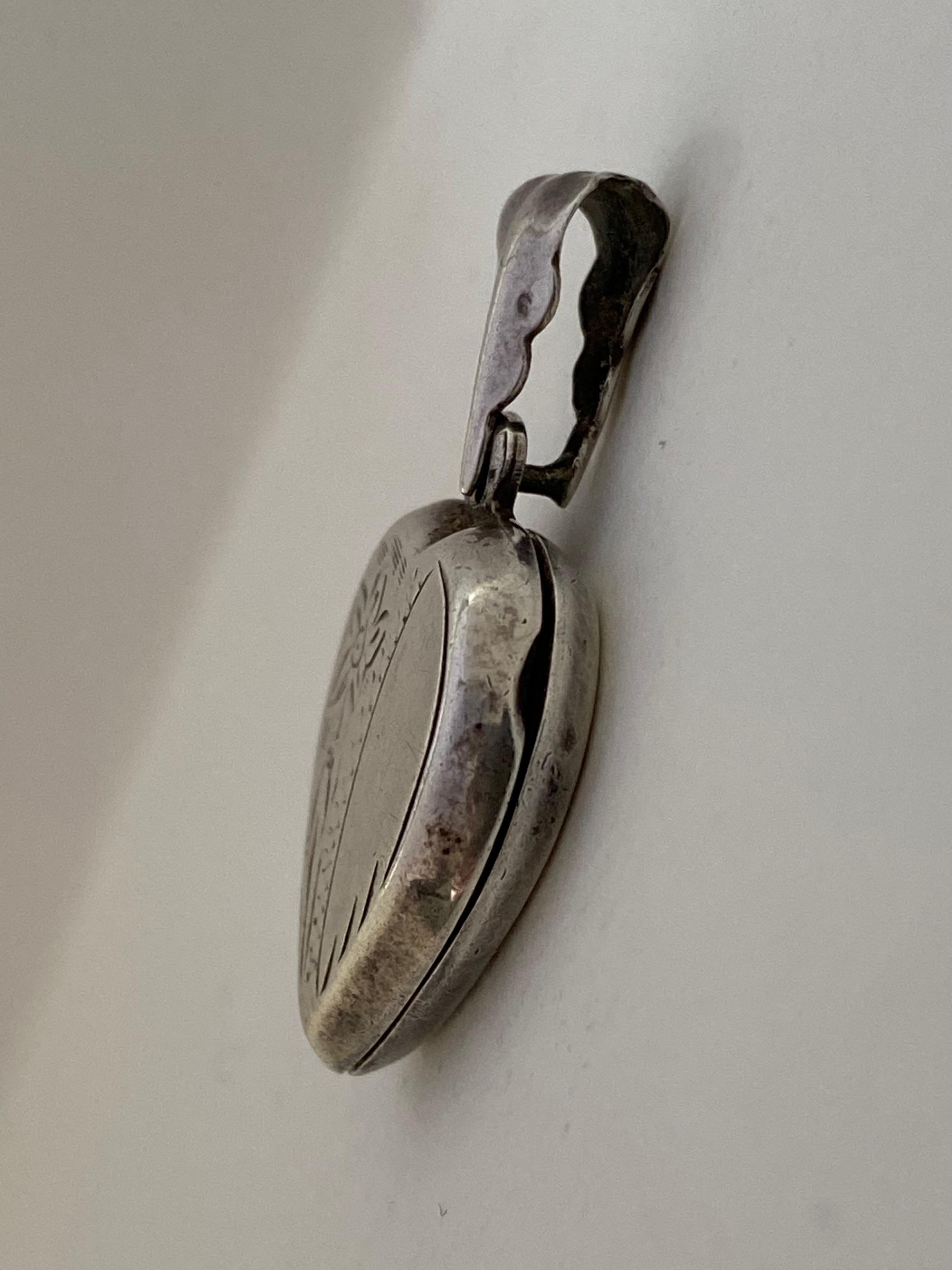 Vintage Silver Heart Shape Locket Pendant For Sale 3