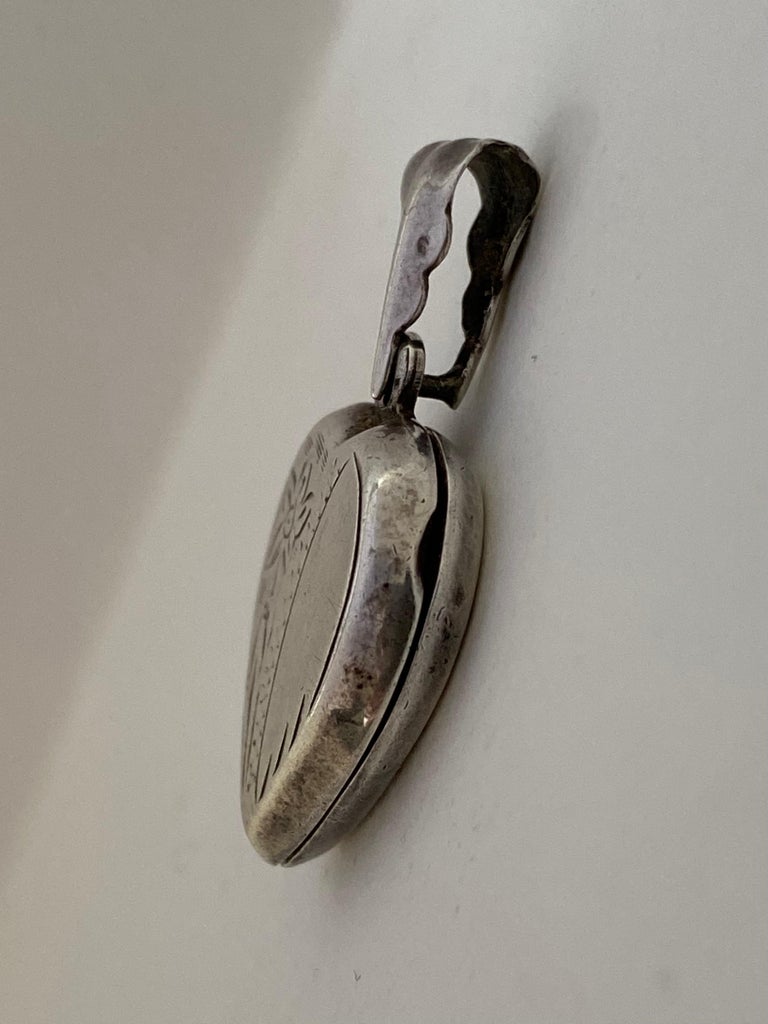 Vintage Silver Heart Shape Locket Pendant For Sale at 1stDibs