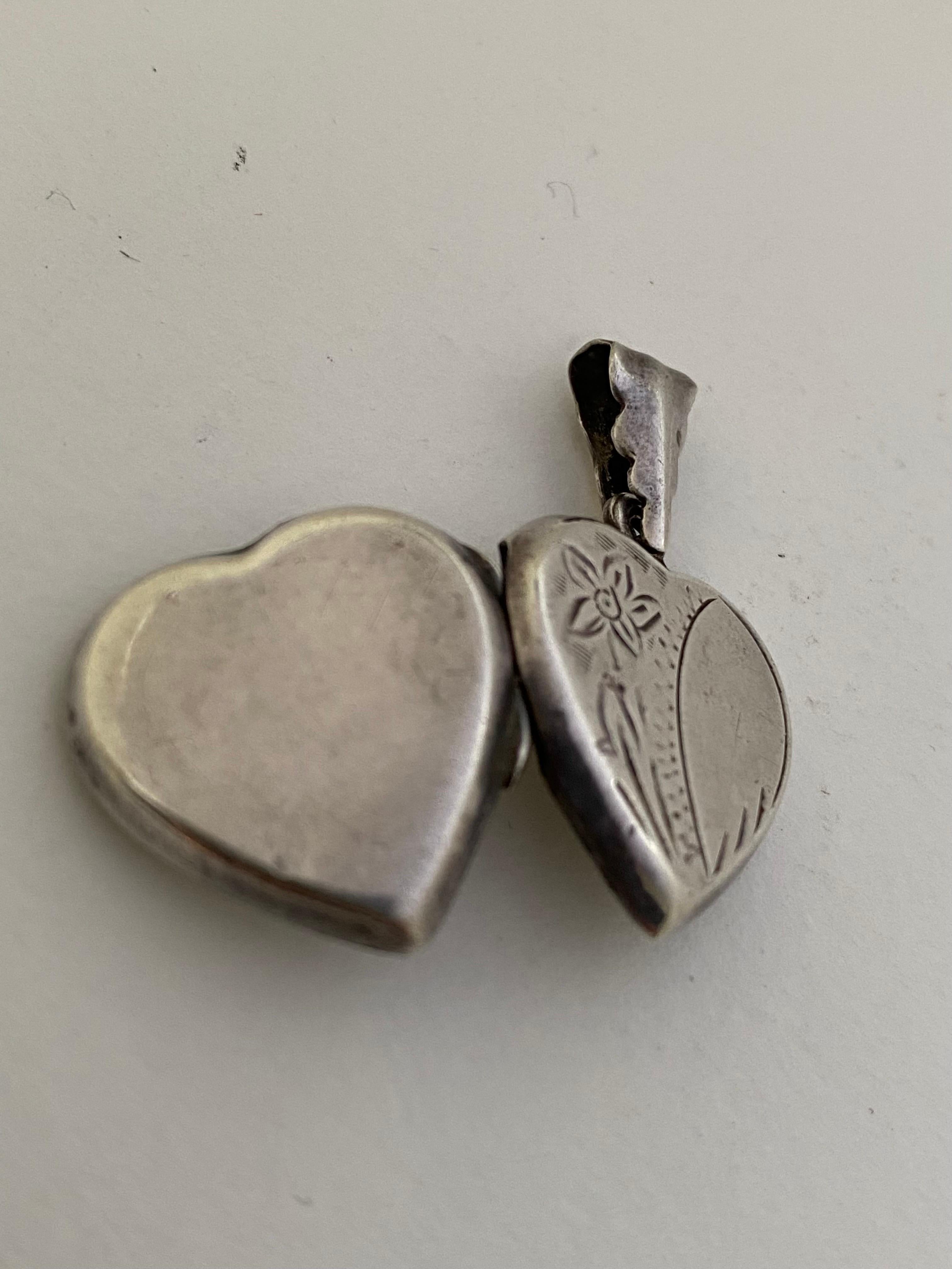 Vintage Silver Heart Shape Locket Pendant For Sale 5