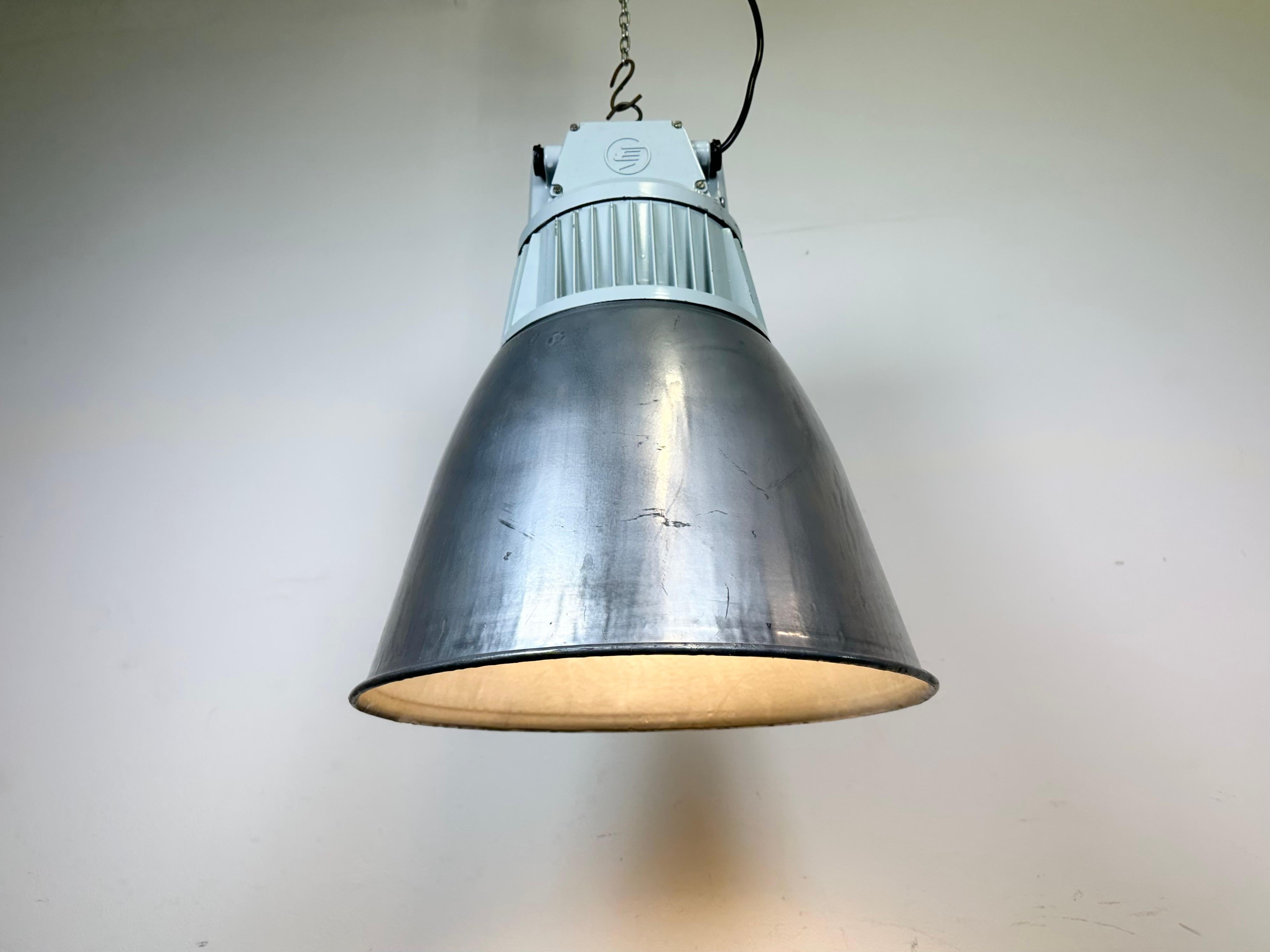 Vintage Silver Industrial Factory Pendant Lamp from Elektrosvit, 1960s For Sale 4