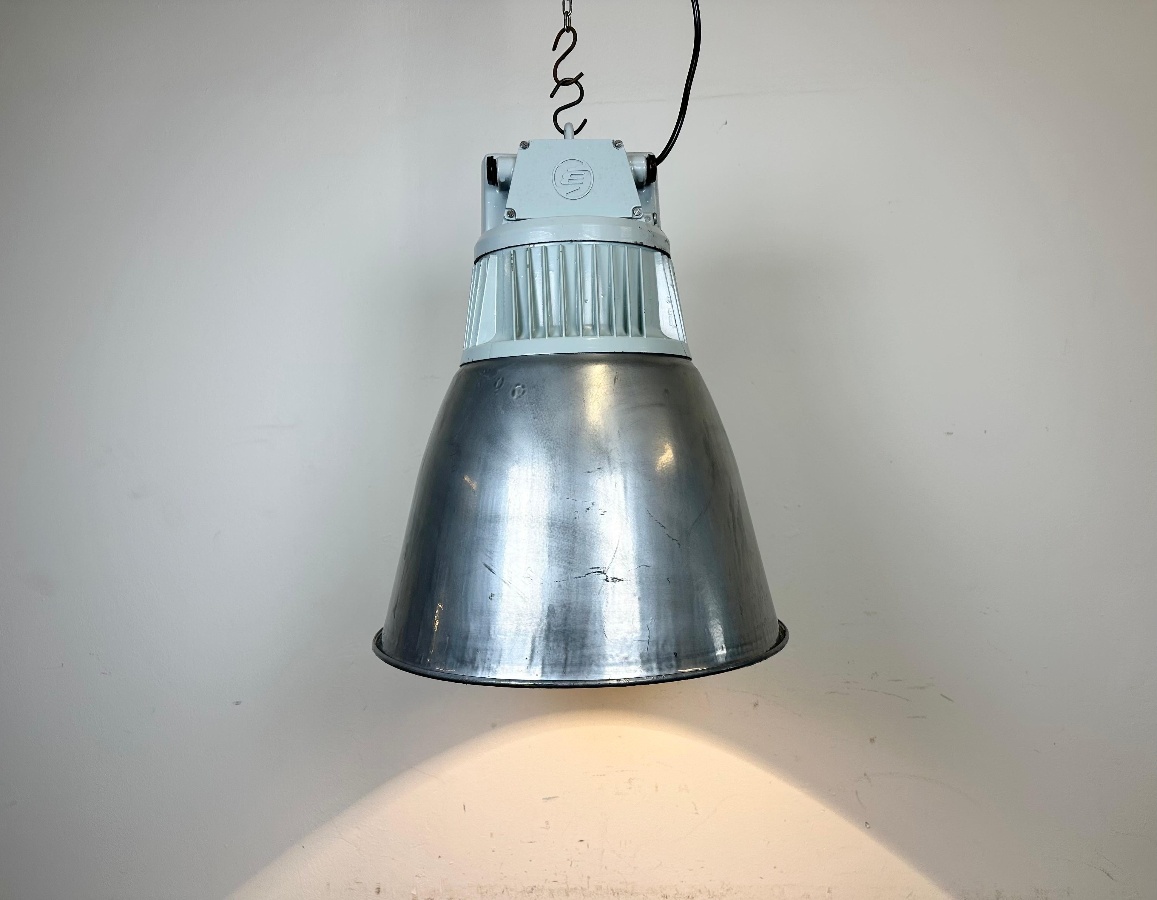 Lampe suspendue d'usine industrielle en argent de Elektrosvit, années 1960 en vente 4