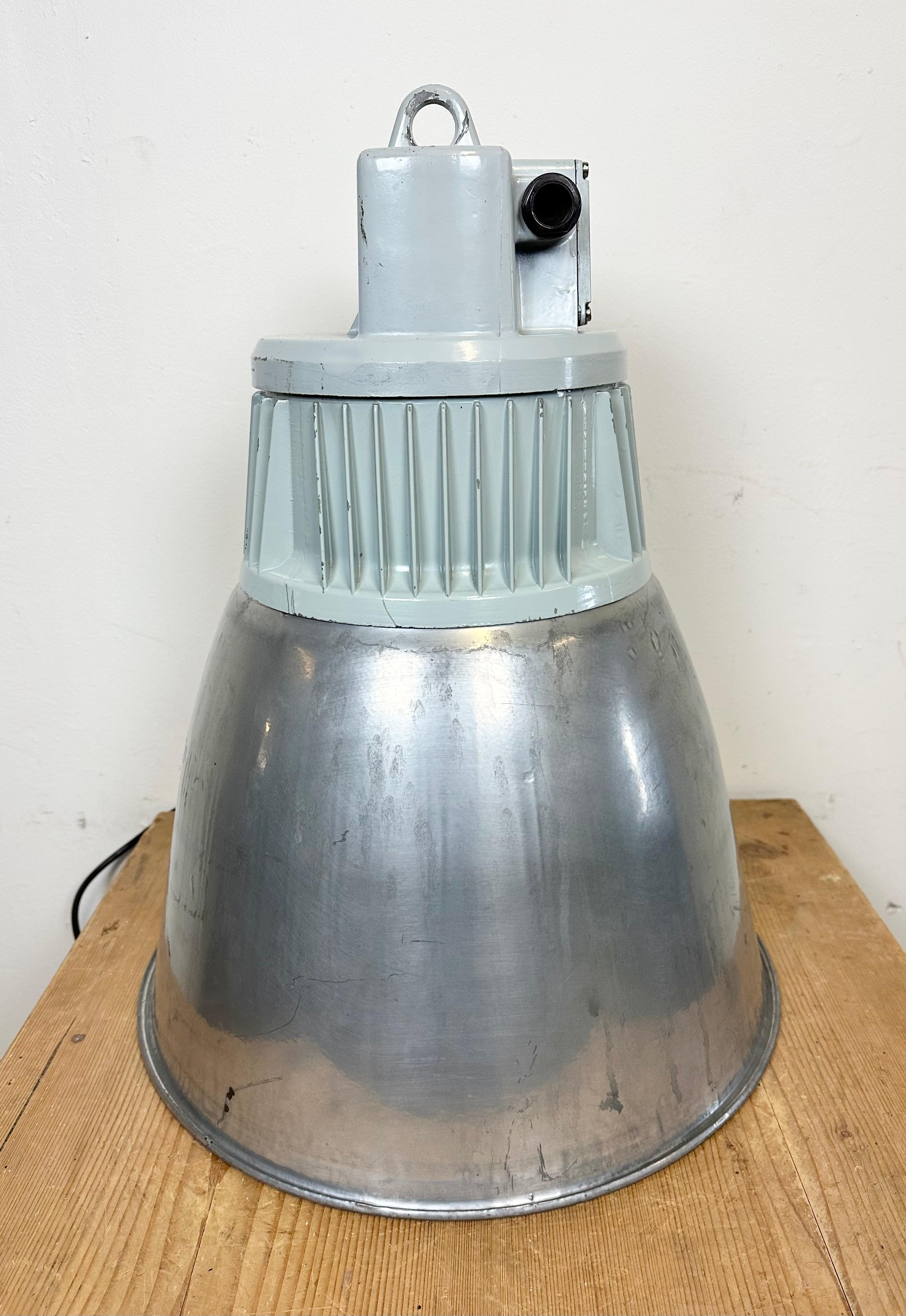 Lampe suspendue d'usine industrielle en argent de Elektrosvit, années 1960 en vente 5
