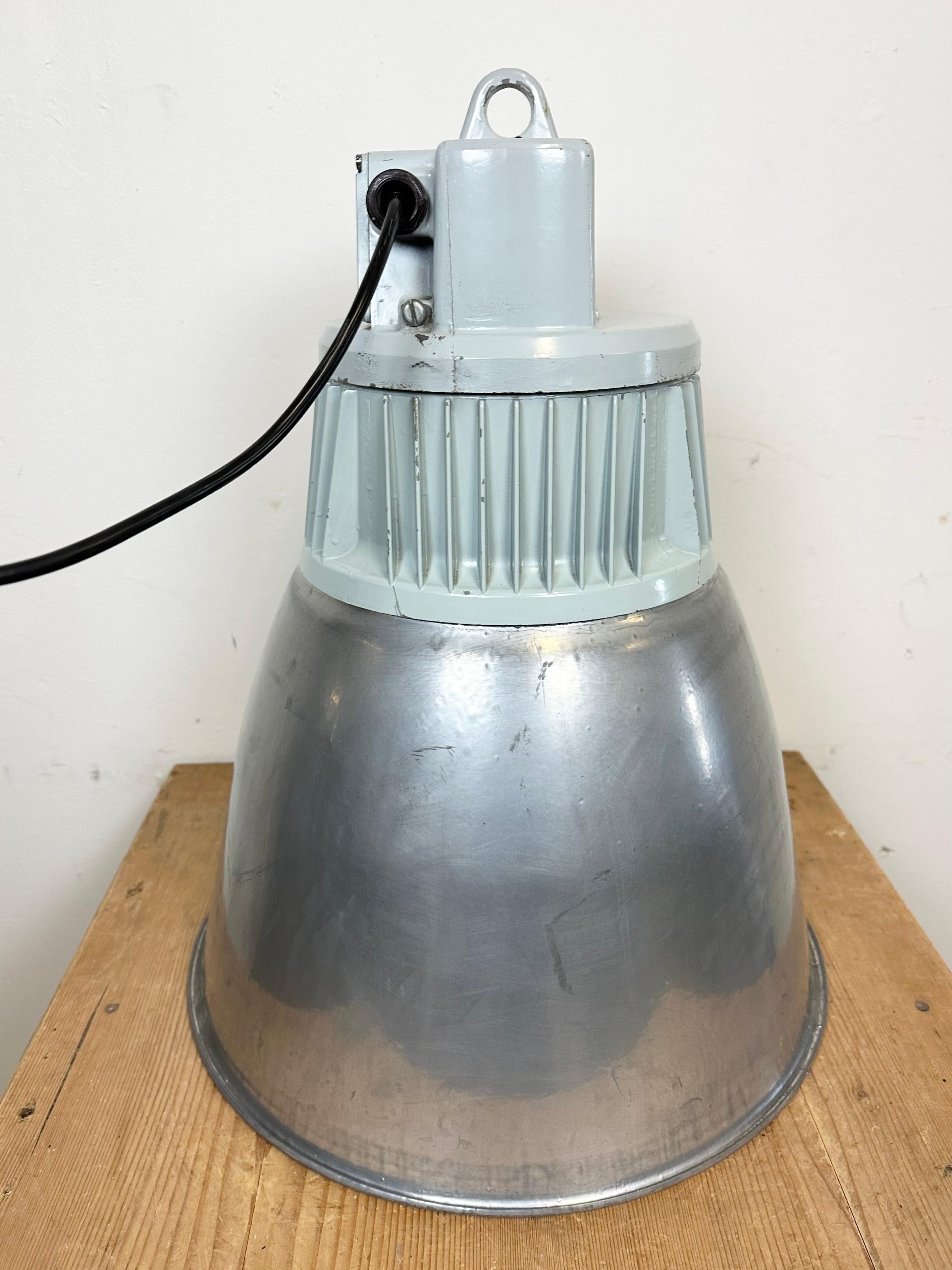 Vintage Silver Industrial Factory Pendant Lamp from Elektrosvit, 1960s For Sale 10
