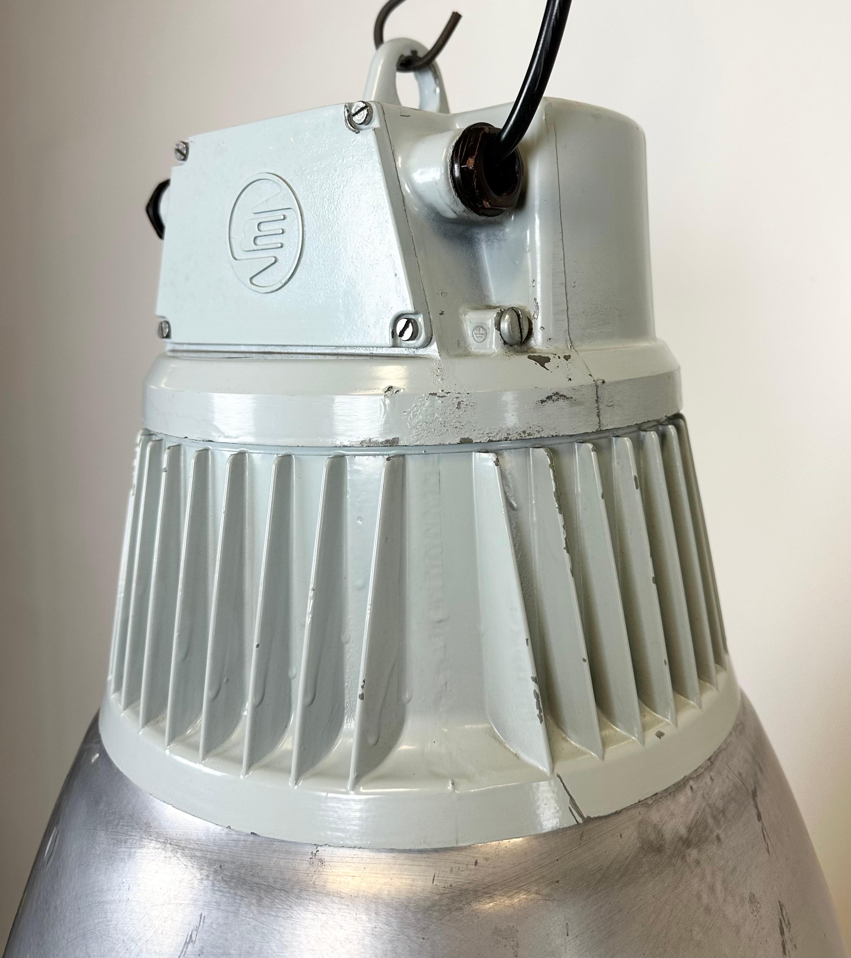 Lampe suspendue d'usine industrielle en argent de Elektrosvit, années 1960 en vente 1