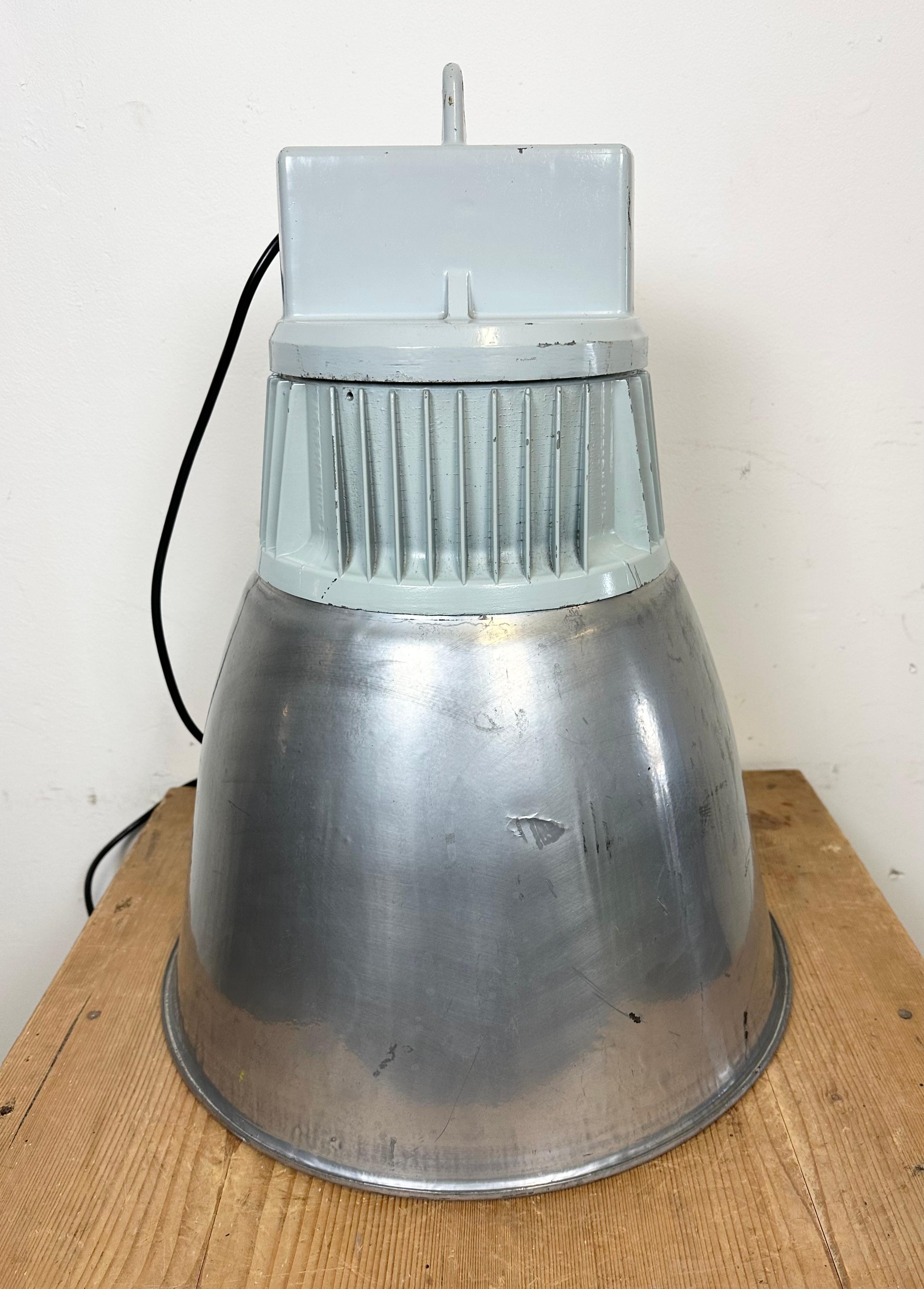 Lampe suspendue d'usine industrielle en argent de Elektrosvit, années 1960 en vente 2