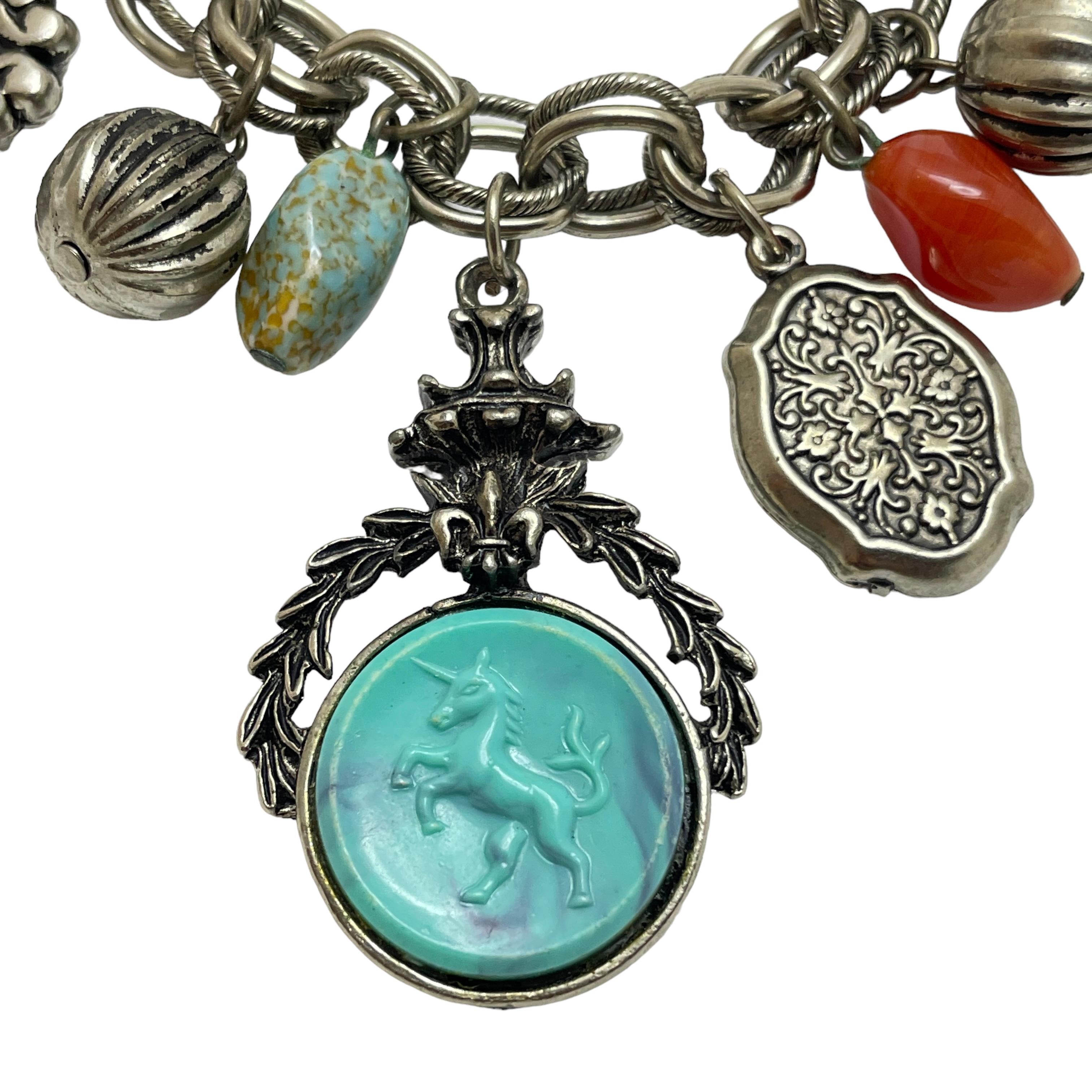 DETAILS

• signed GERMANY    

• silver tone with glass stones

• vintage designer charm bracelet

MEASUREMENTS  

• 

CONDITION

•  very good vintage condition with minimal signs of wear 

 Sku 45

❤️❤️  VINTAGE DESIGNER JEWELRY ❤️❤️

❤️❤️ 