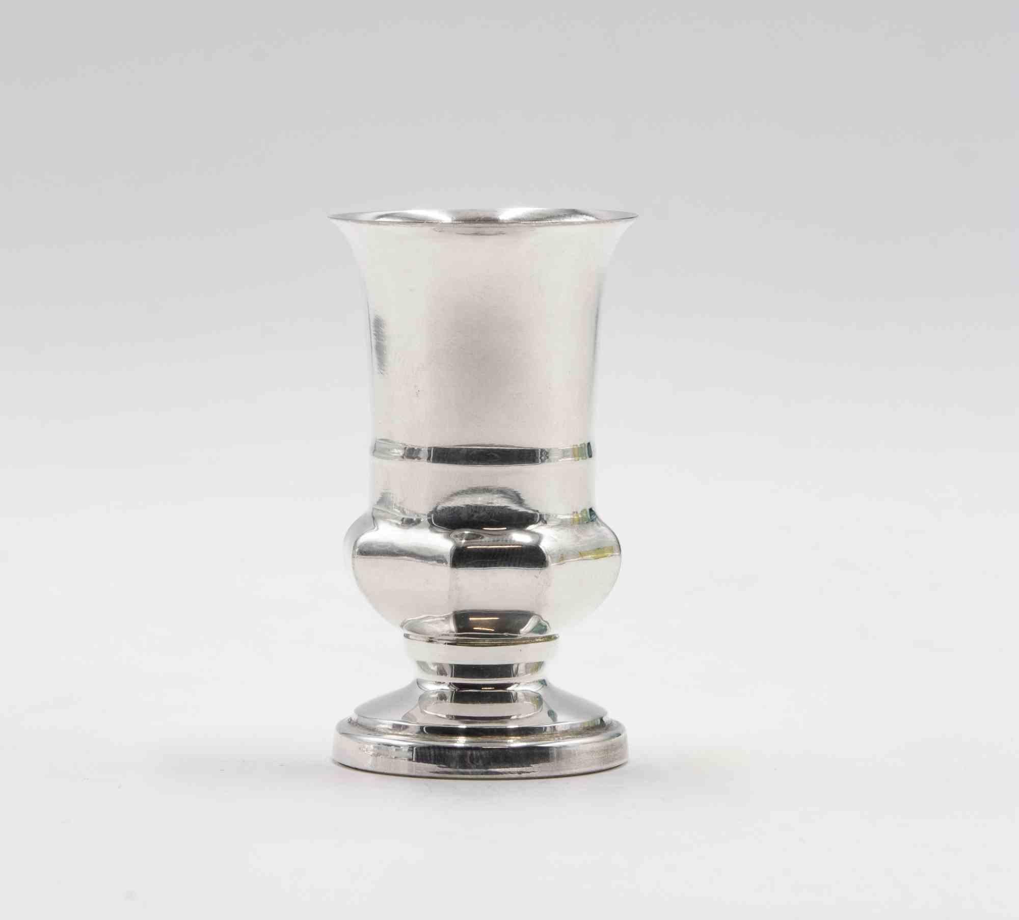 Elegante jarra vintage de plata realizada por una manufactura italiana a mediados del siglo XX.

Muy buen estado, sello de calidad en la base.