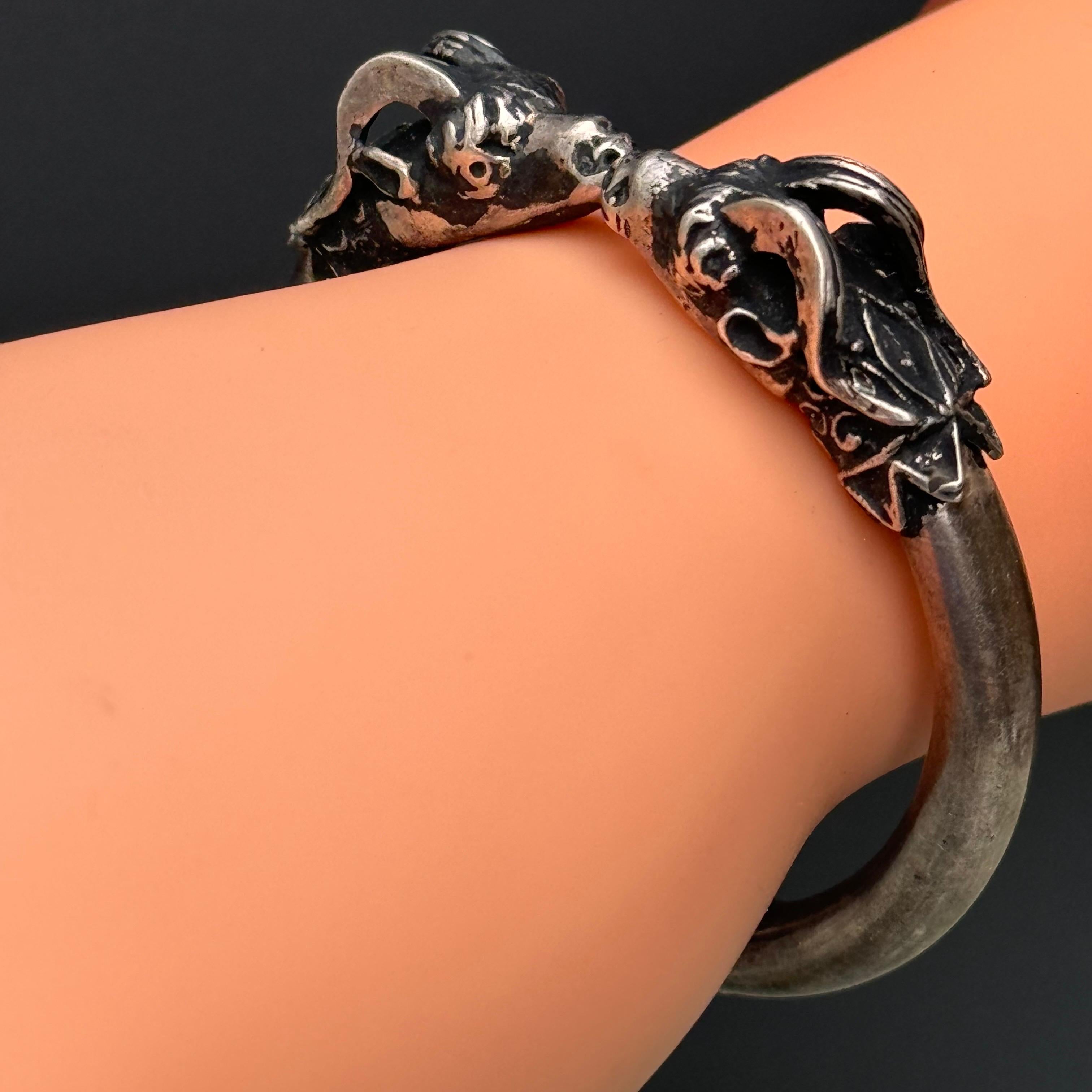 Vintage Silver Kissing Rams Head Hinged Bracelet en vente 7