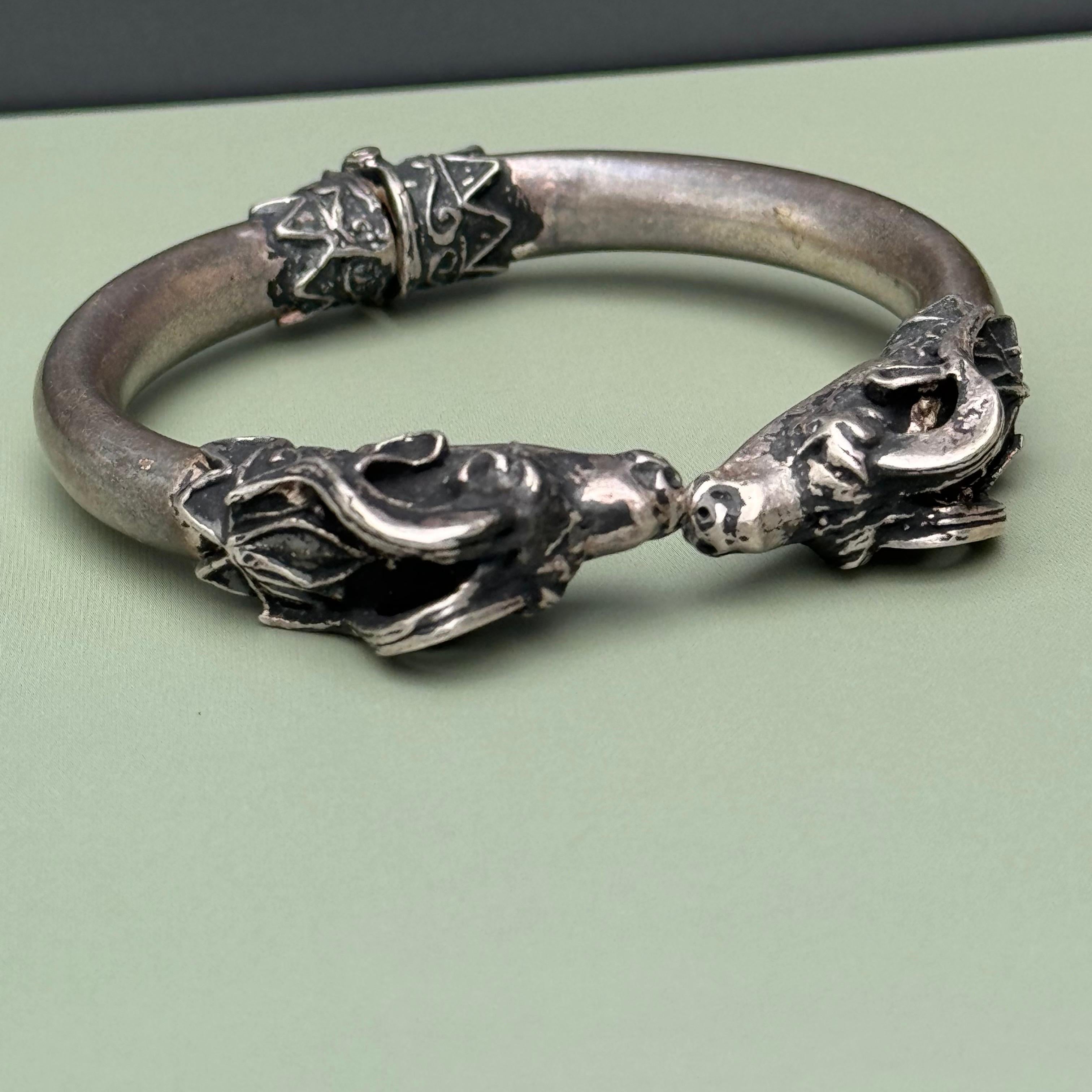 Vintage Silver Kissing Rams Head Hinged Bracelet For Sale 8