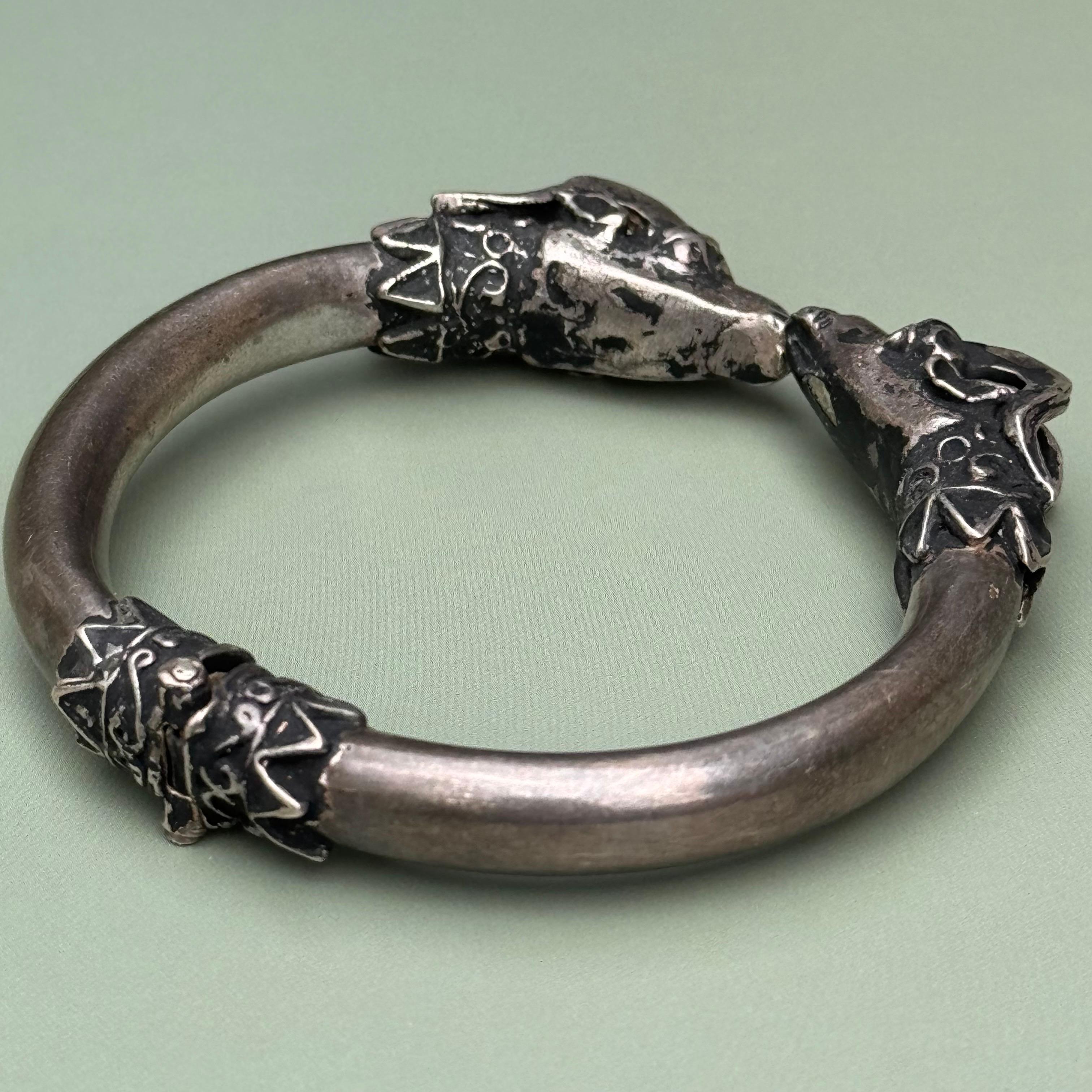 Women's or Men's Vintage Silver Kissing Rams Head Hinged Bracelet For Sale