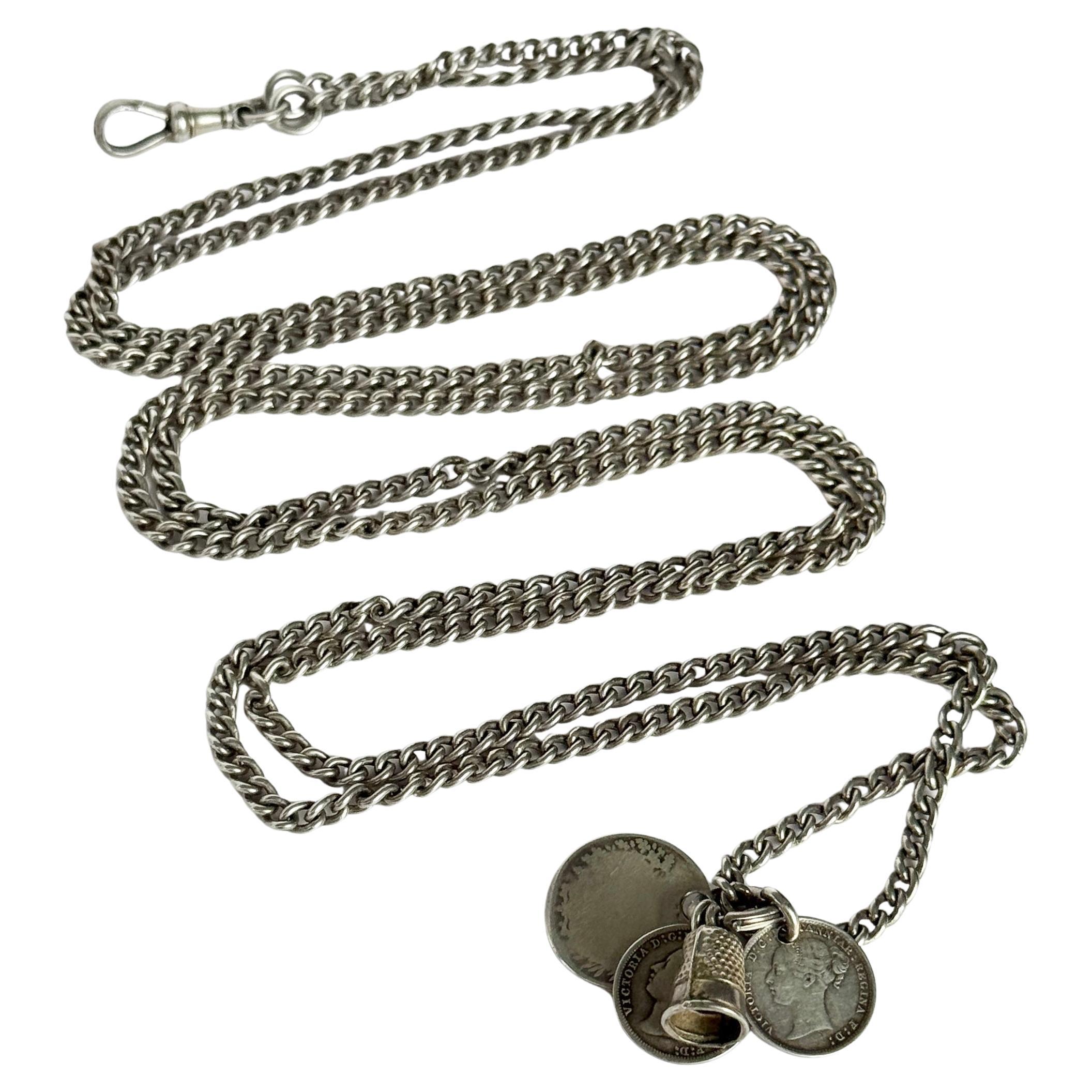 Vintage Silver Longuard Halskette mit dekorativen Anhängern