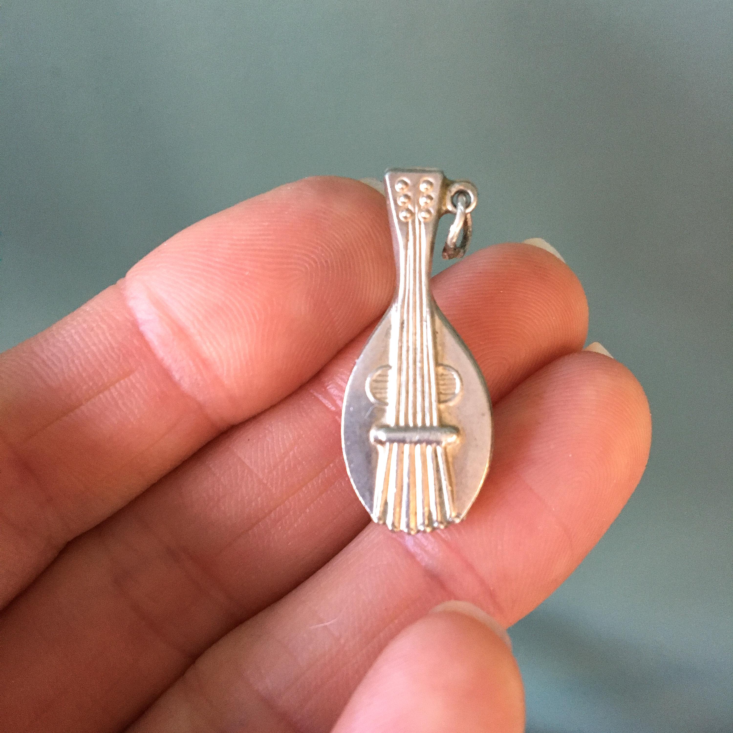 Vintage Mandolin Guitar Silver Charm Pendant In Good Condition In Rotterdam, NL