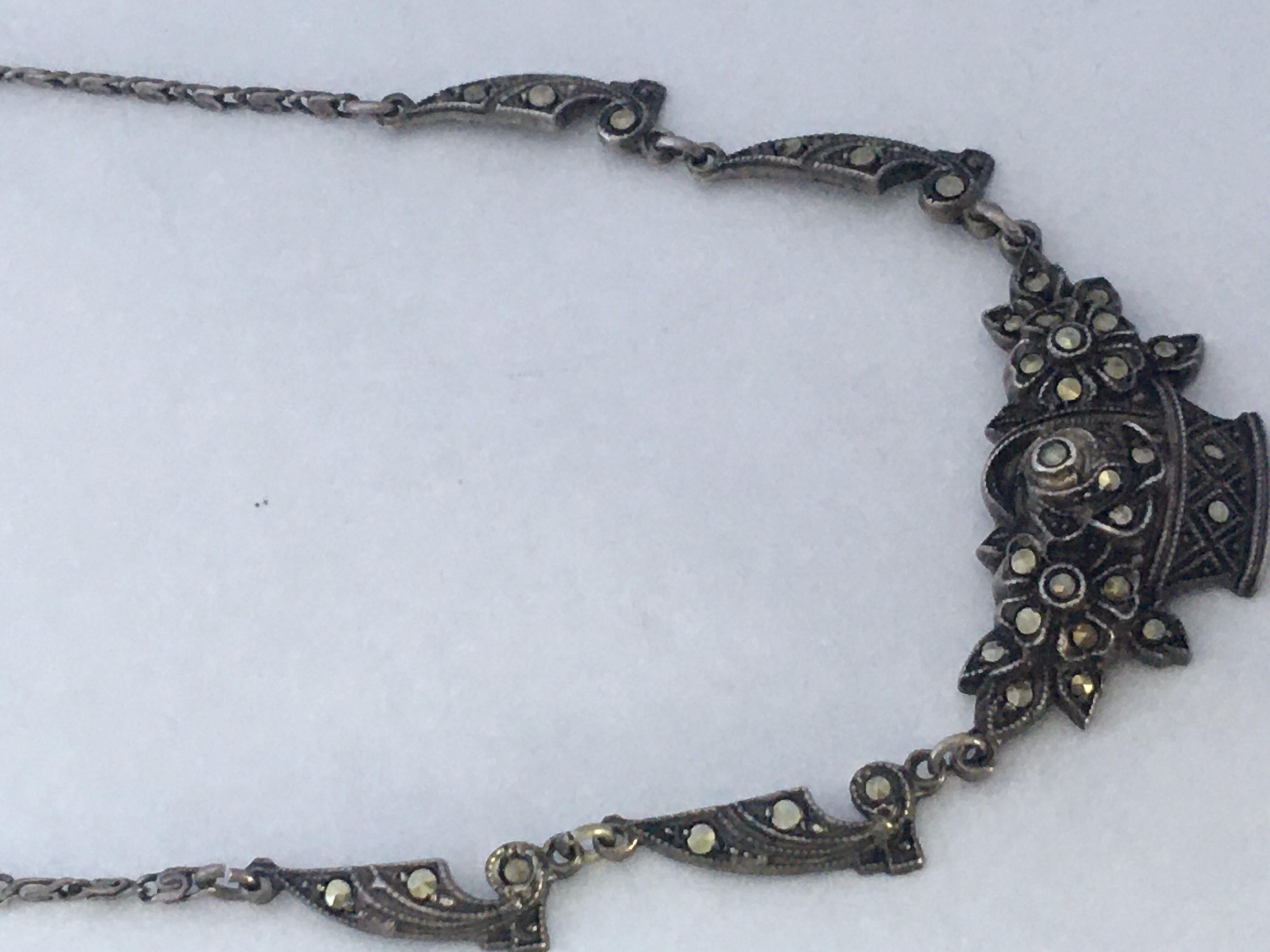 This beautiful vintage pendant necklace is in good pre-owned condition.  It is measured at 17 inches length