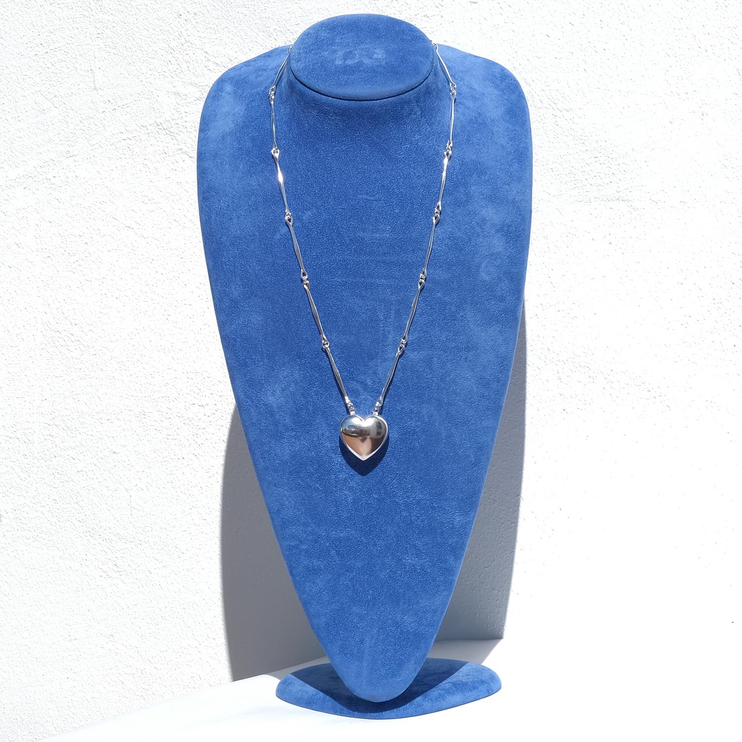 Astrid Fog for Georg Jensen Necklace JOY 126B , designed 1969.
This necklace is made of silver and features a puffed, heart-shaped pendant with a smooth, highly polished surface. The pendant is attached via two small, round loops. The chain consists