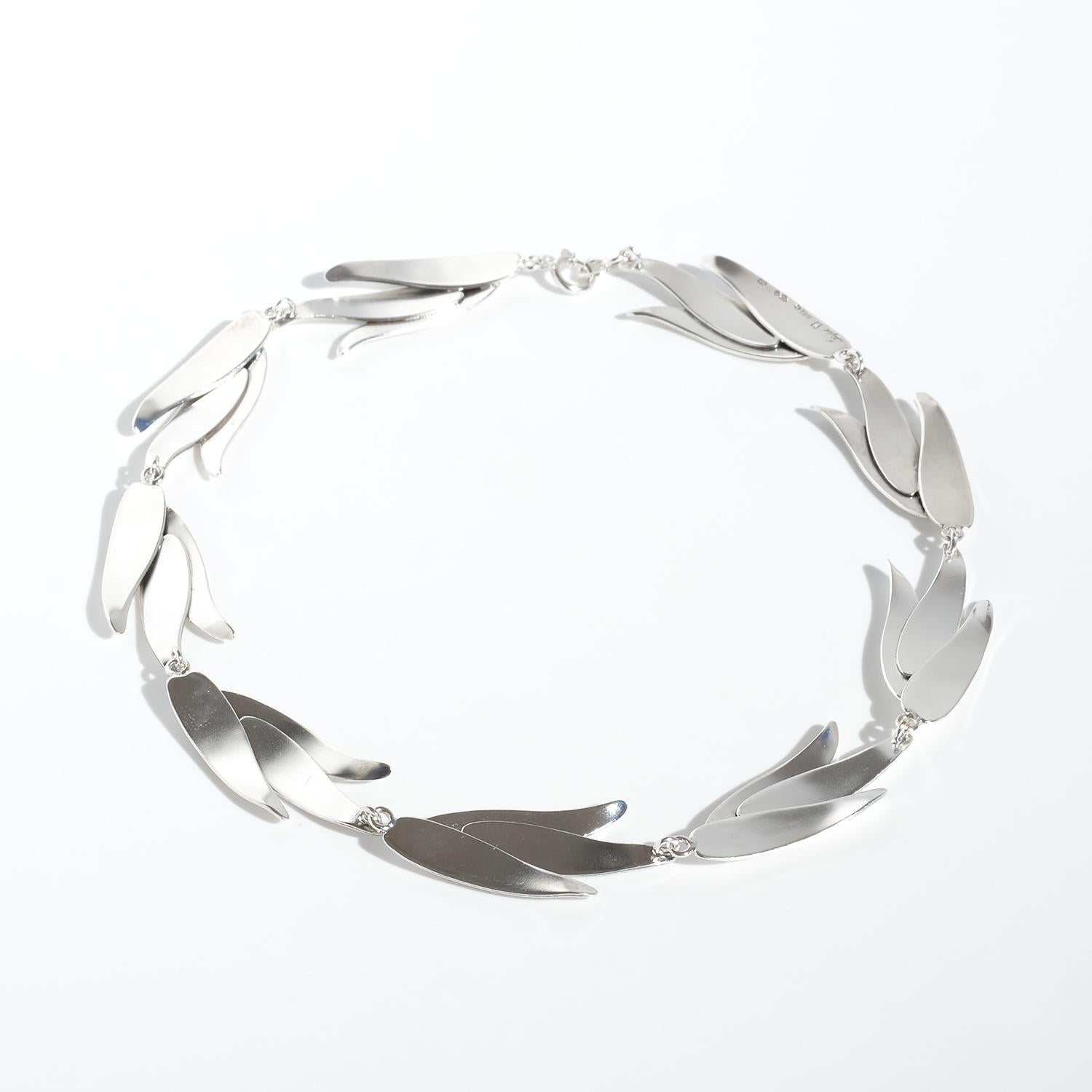 Vintage silver necklace made 1945 by Ateljé Stigbert. In Good Condition For Sale In Stockholm, SE