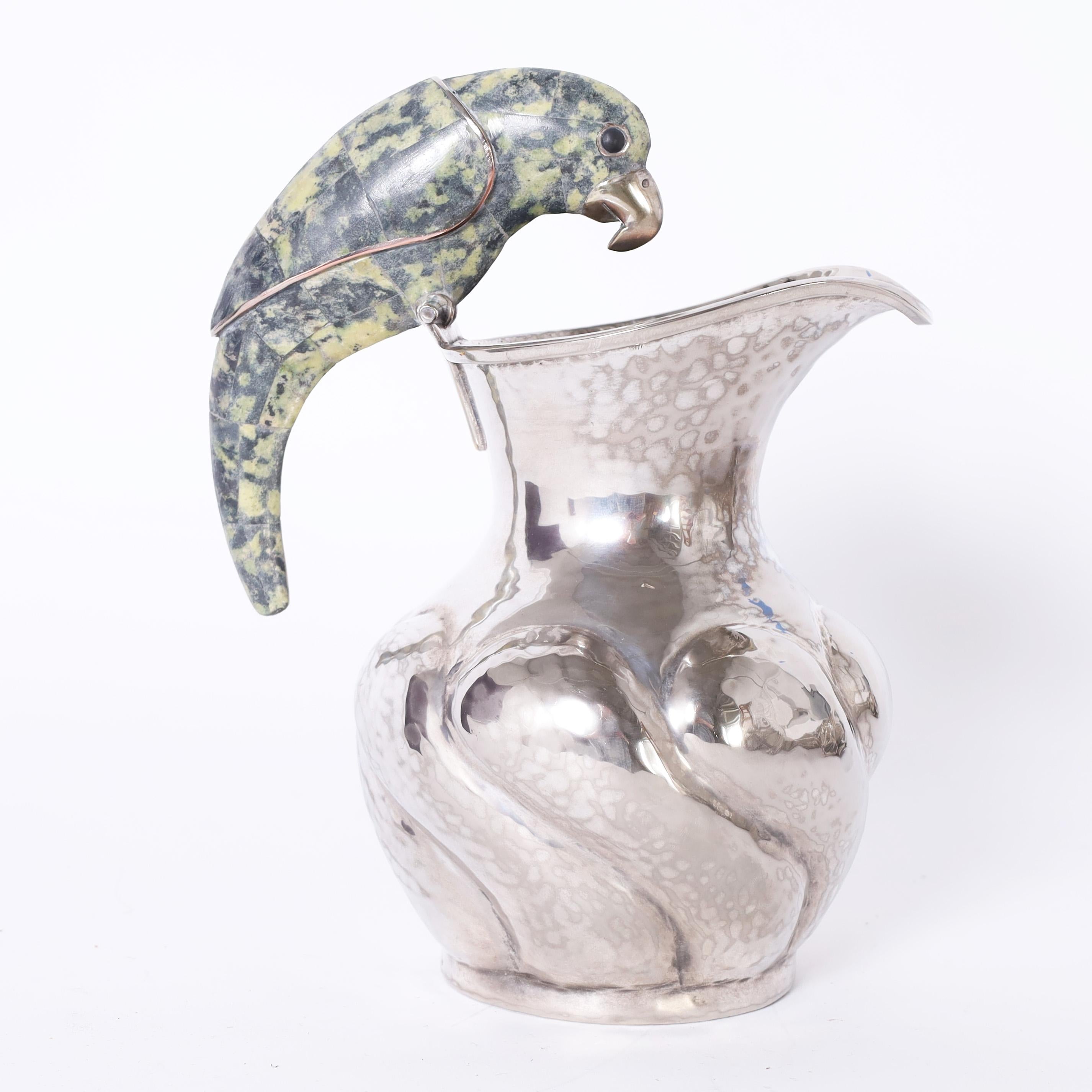 Mid-Century Modern Pichet vintage en argent sur cuivre avec poignée oiseau en pierre en vente