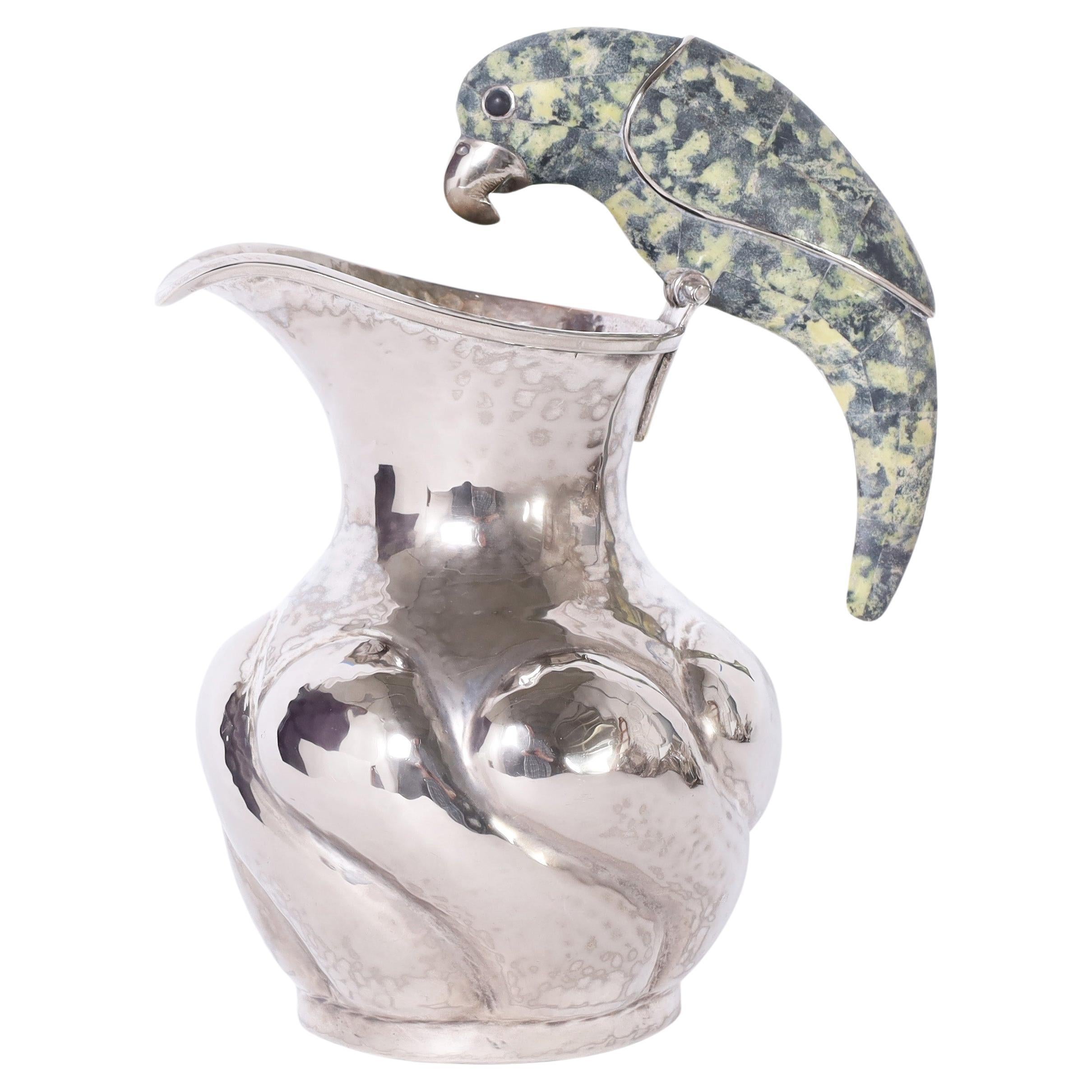 Jarra vintage de plata sobre cobre con asa de pájaro de piedra en venta