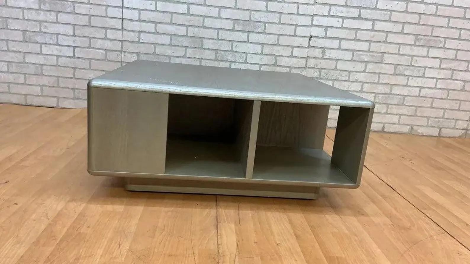 Vintage Silver Painted Wood Couchtisch (Moderne) im Angebot